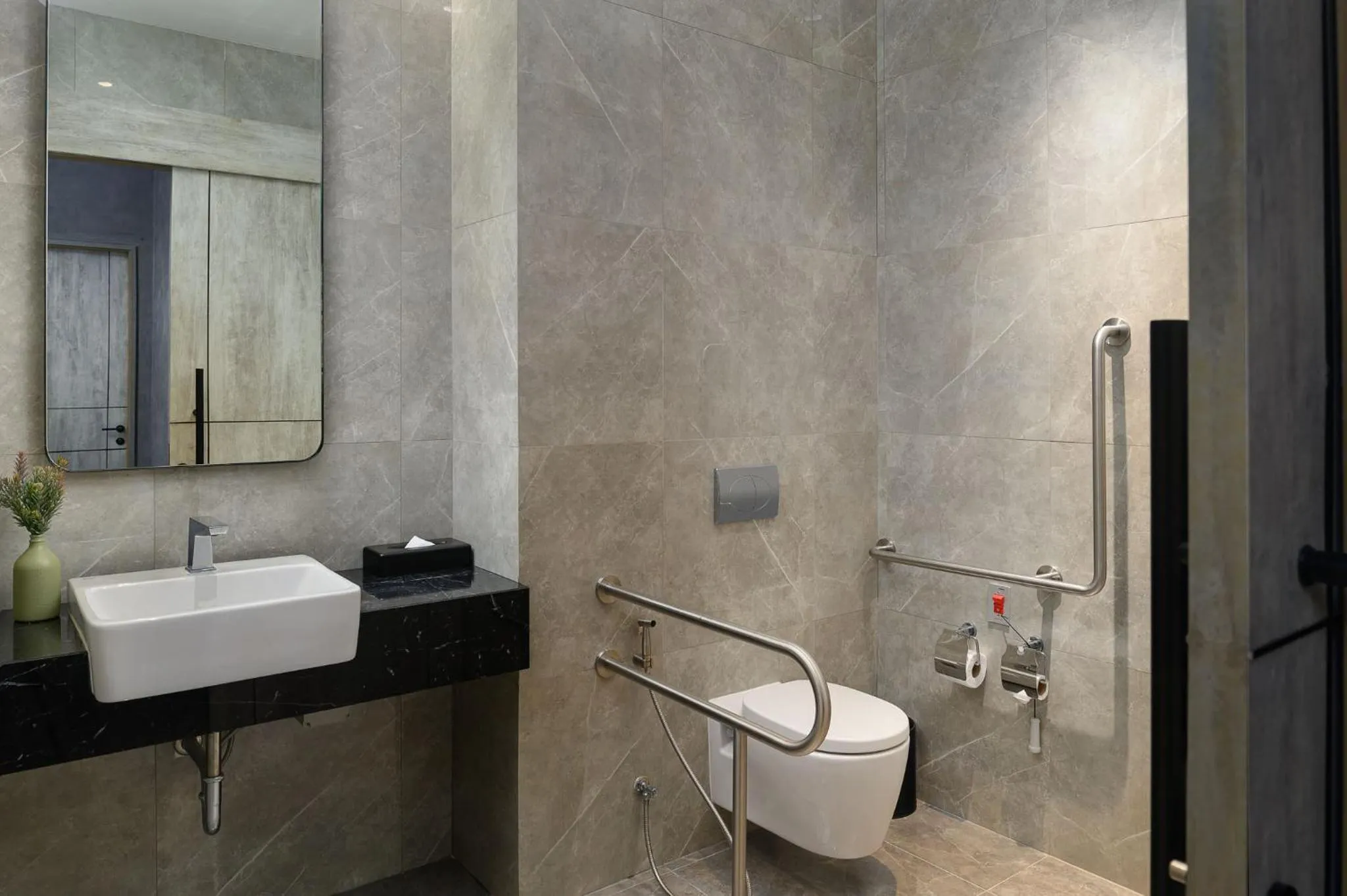 Bathroom in Holiday Inn & Suites Siracha Laemchabang by IHG