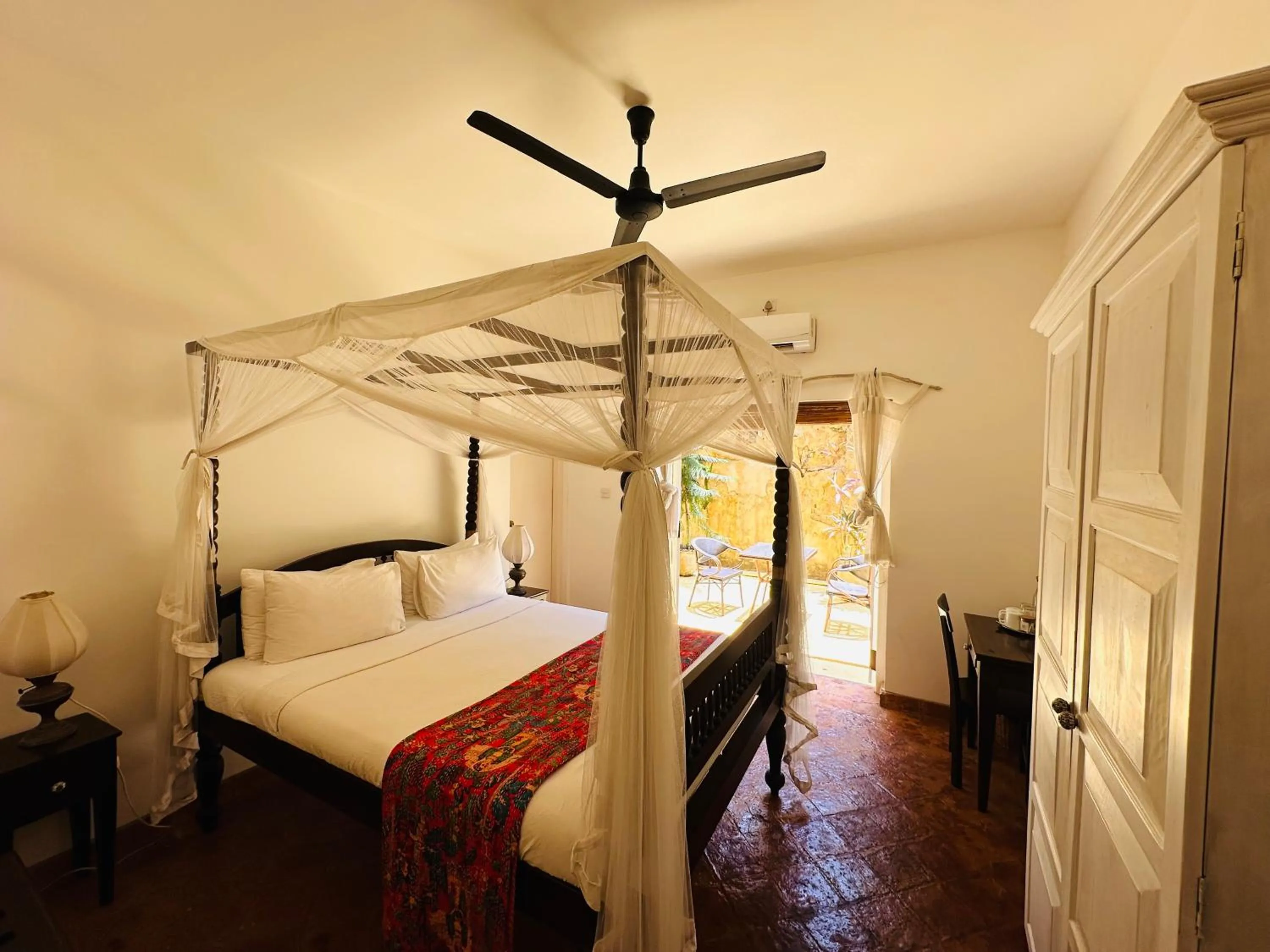 Bed in Mango House - Galle Fort