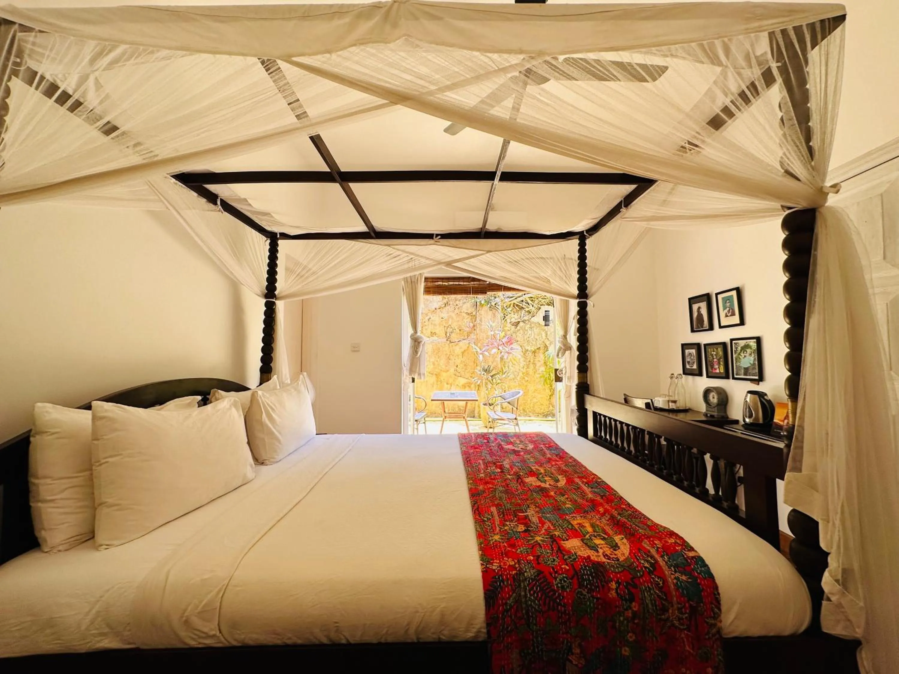 Bed in Mango House - Galle Fort
