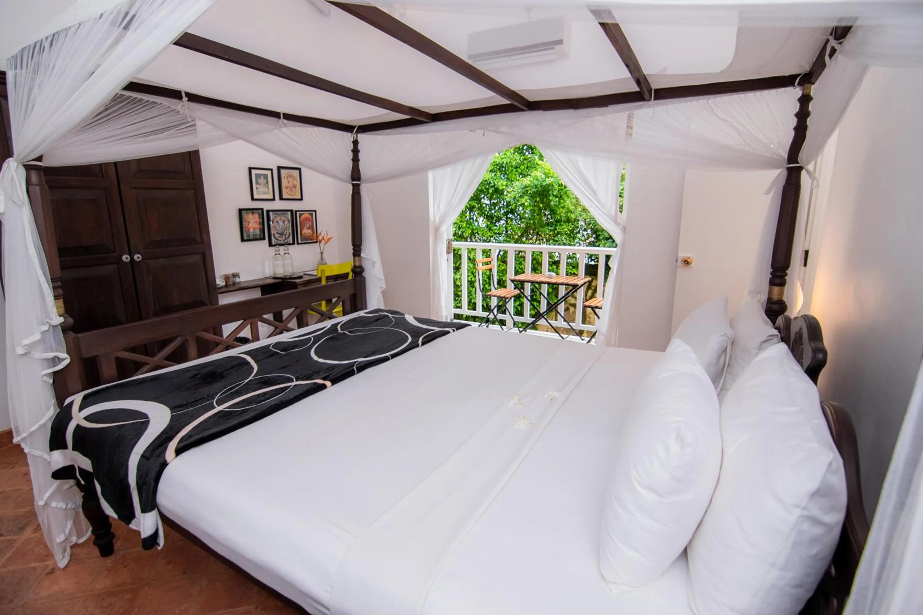 Photo of the whole room, Bed in Mango House - Galle Fort