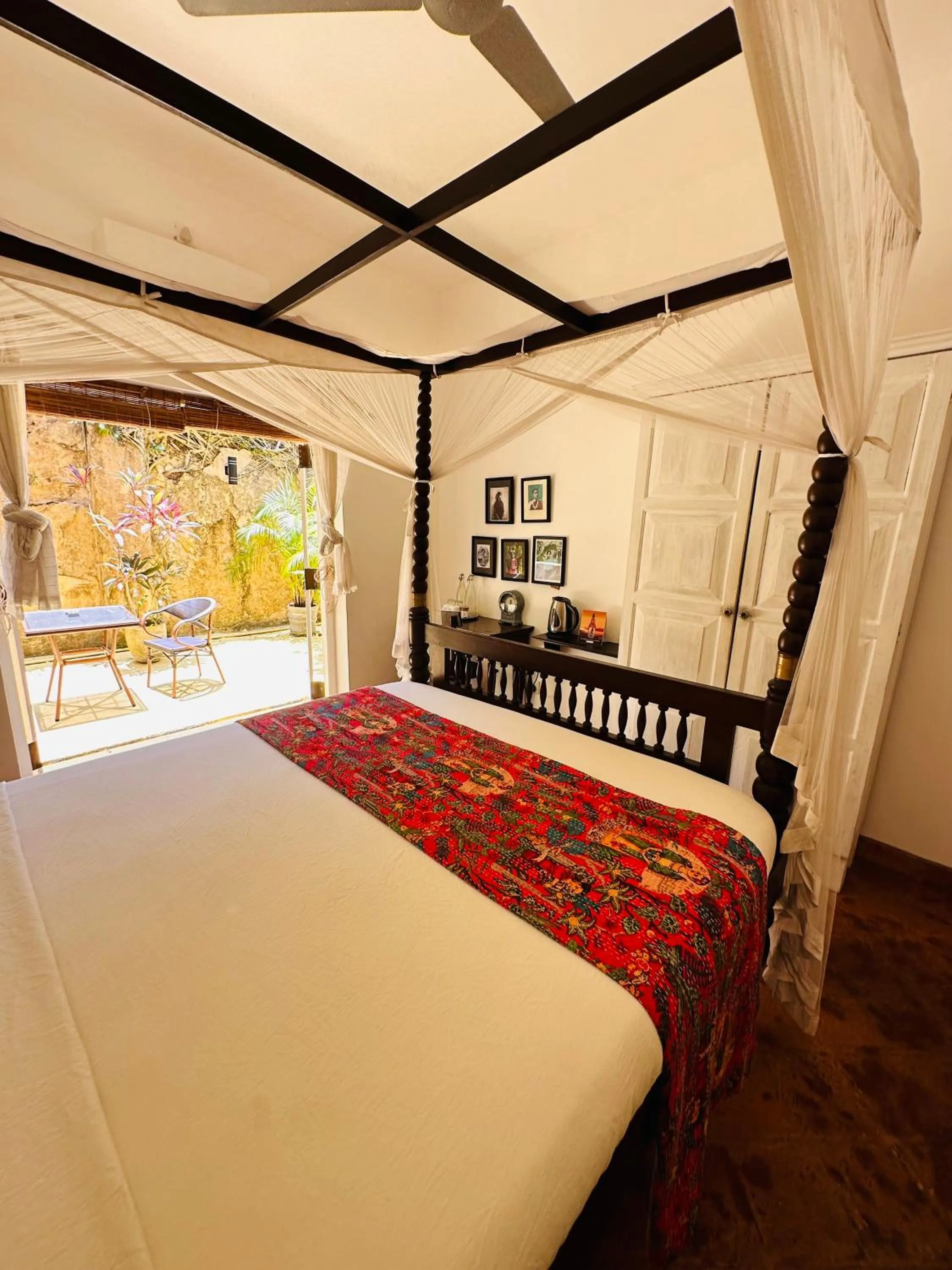 Bed in Mango House - Galle Fort