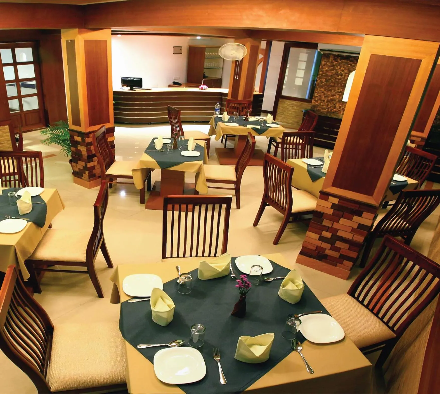 Restaurant/places to eat in Hotel Pearl Palace