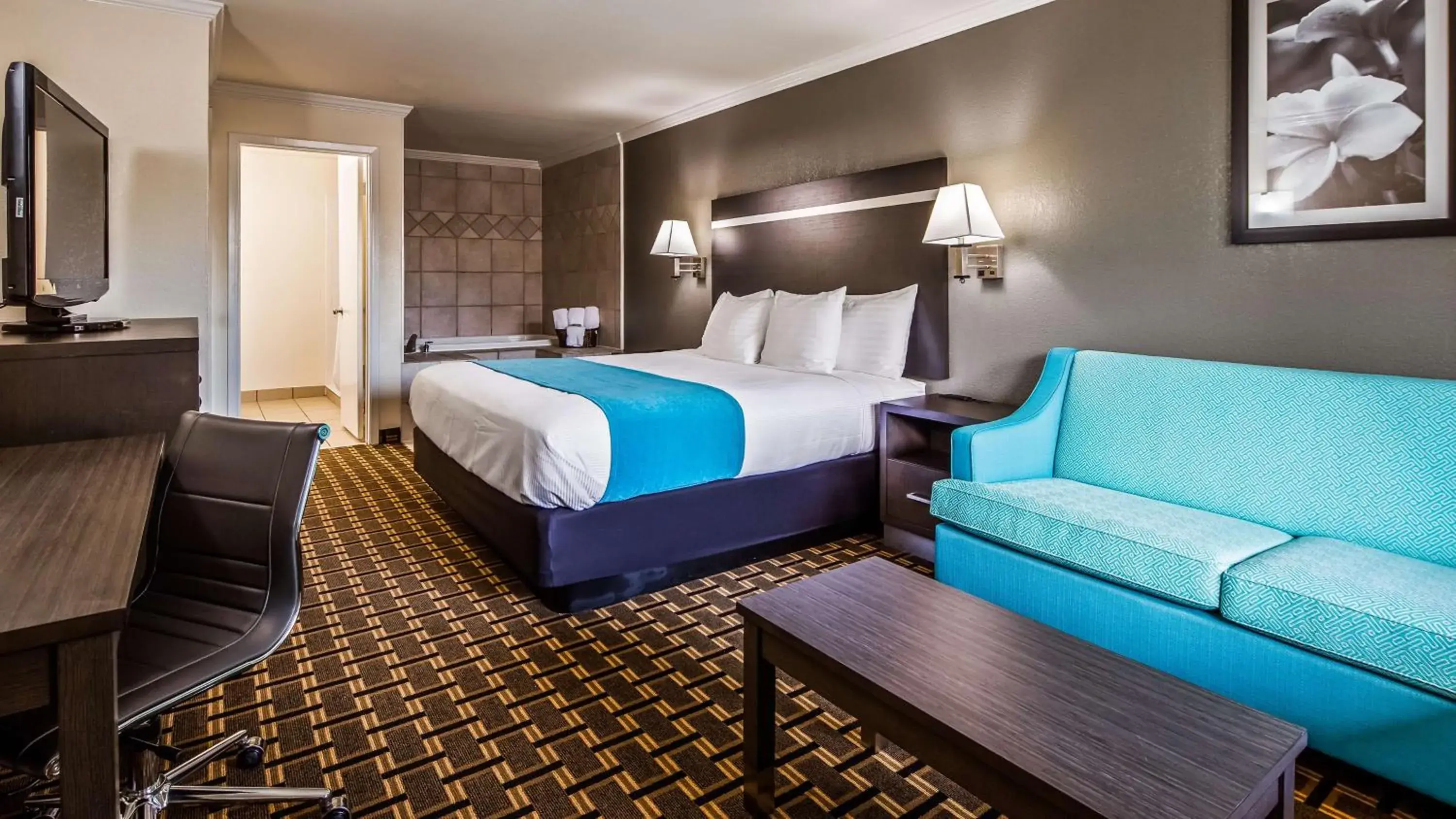 King Suite in Best Western Garden Inn King Suite in Best Western Garden Inn