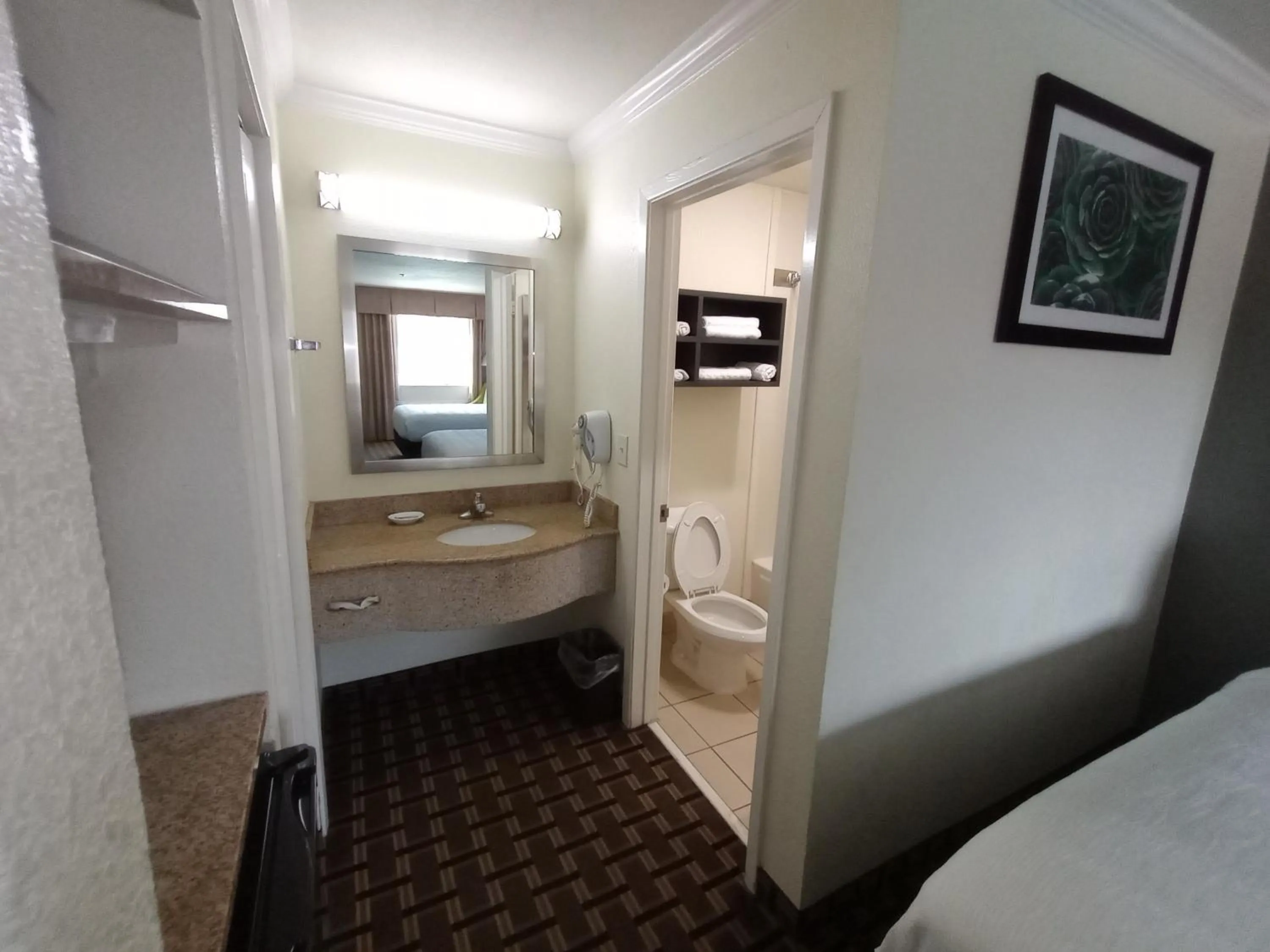 Bed in Best Western Garden Inn