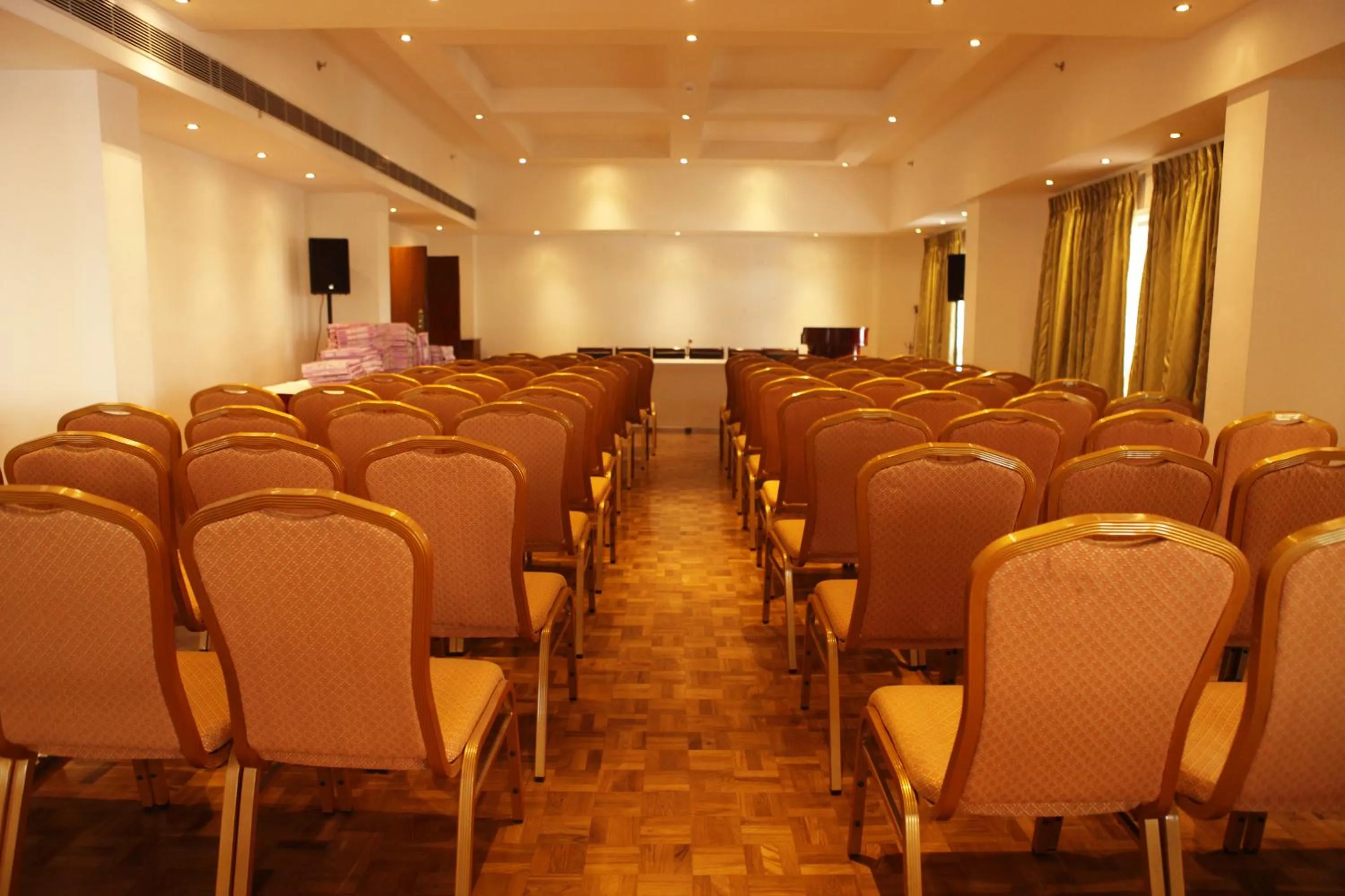 Business facilities in No. 18 Hotel