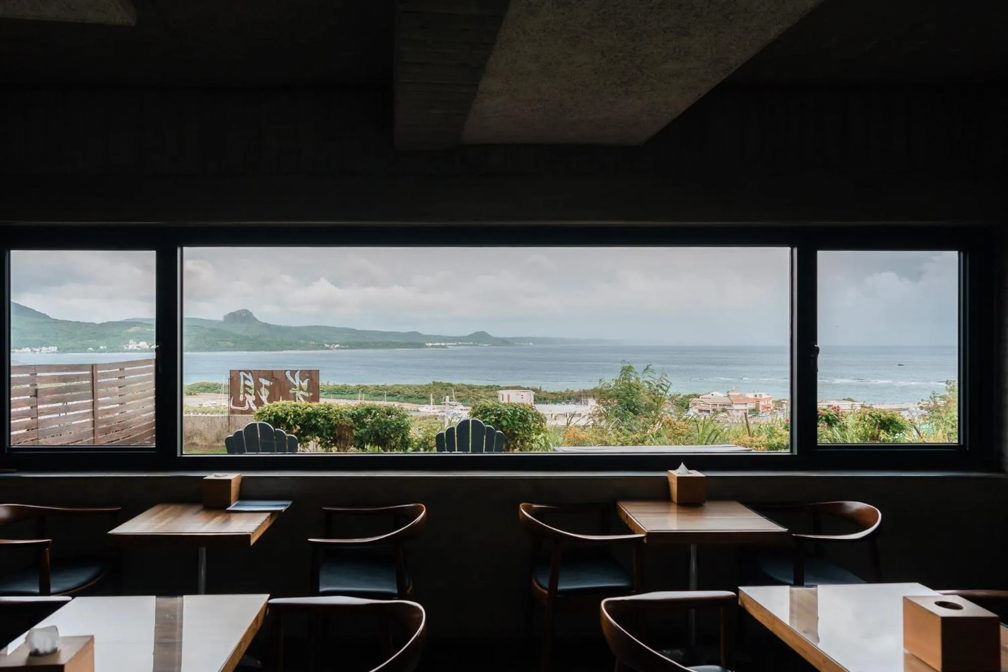 Restaurant/places to eat in The Light