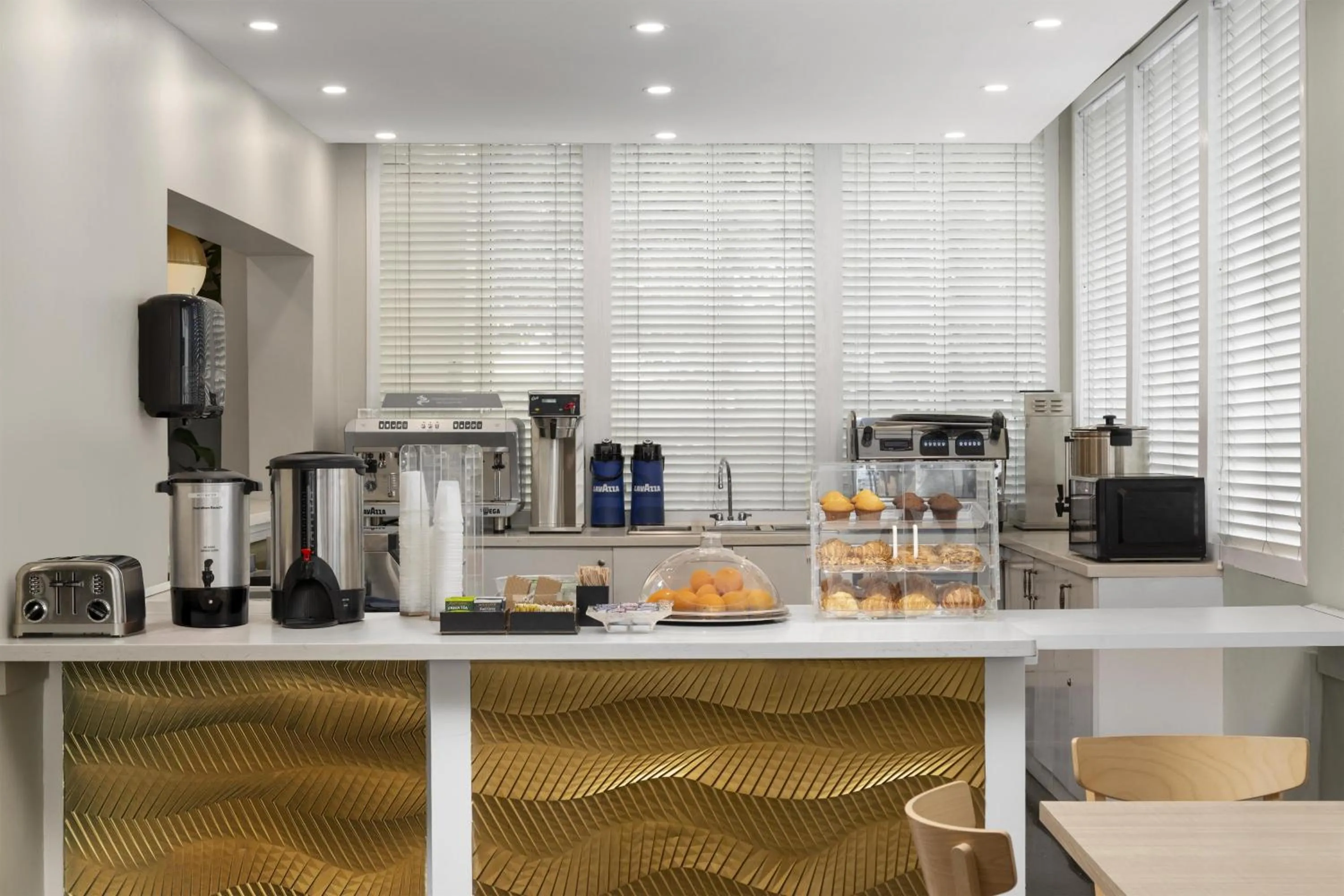 Restaurant/places to eat in Townhouse Hotel, BW Signature Collection