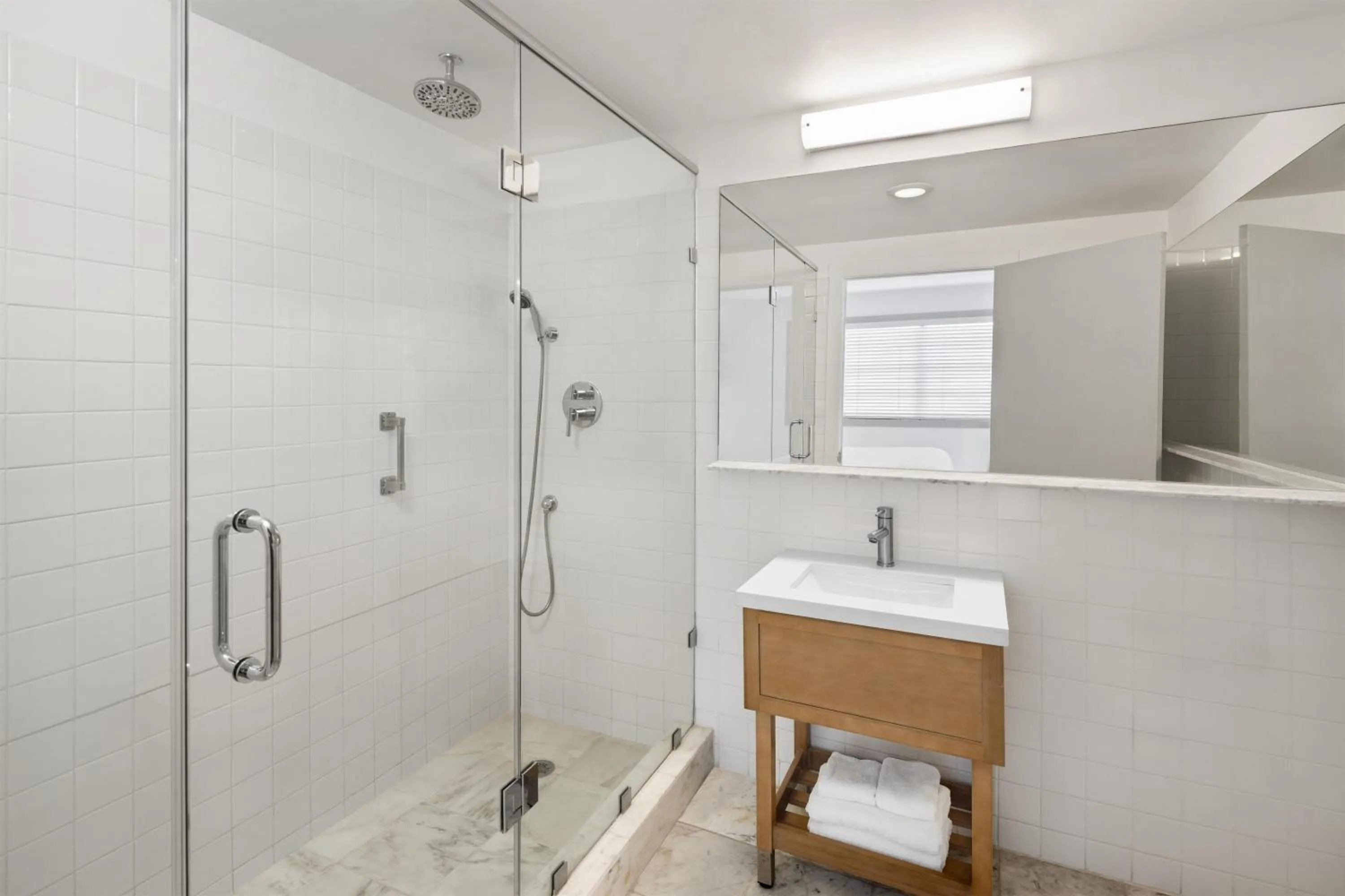 Bathroom in Townhouse Hotel, BW Signature Collection