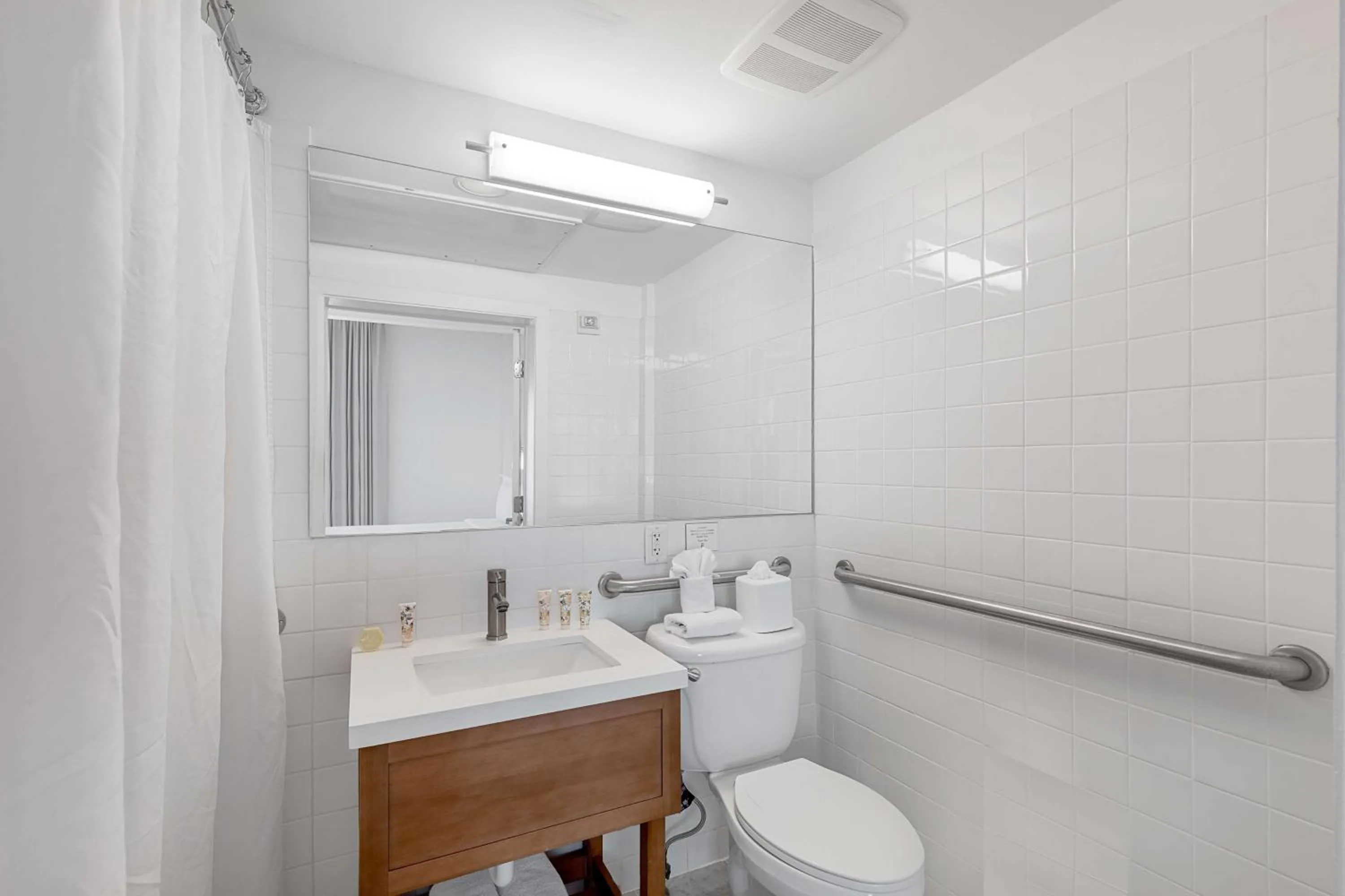 Bathroom in Townhouse Hotel, BW Signature Collection