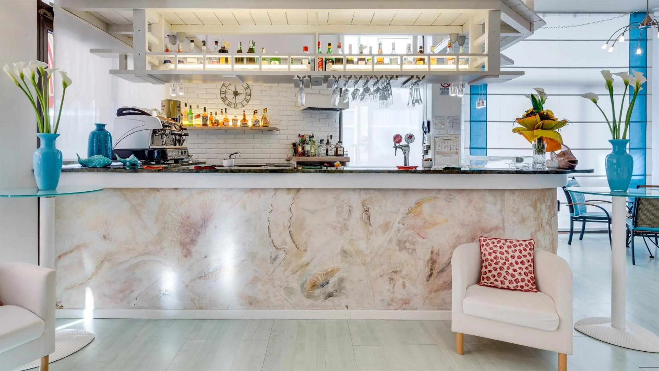 Lounge or bar in Hotel Manila