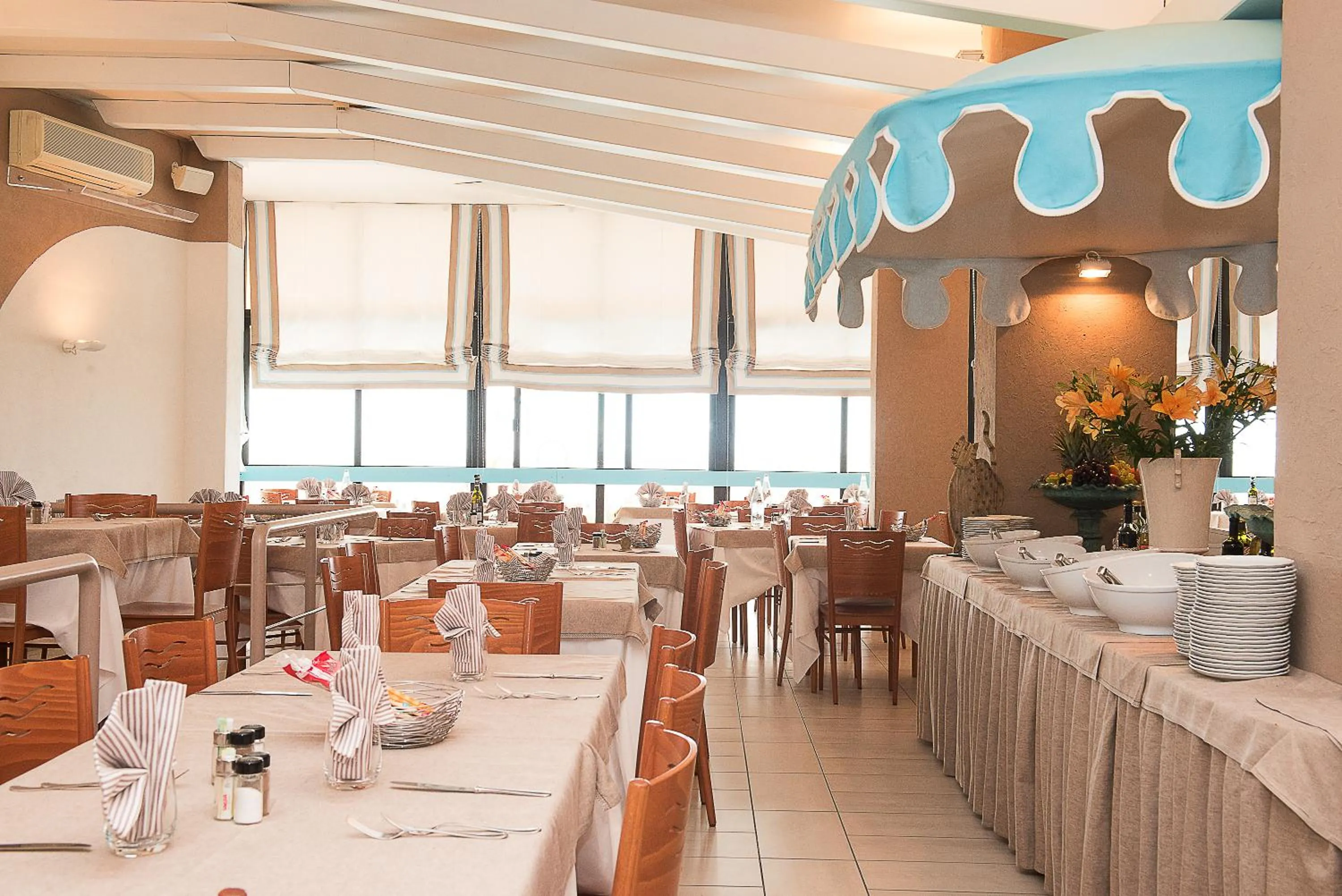 Restaurant/places to eat in Hotel Manila