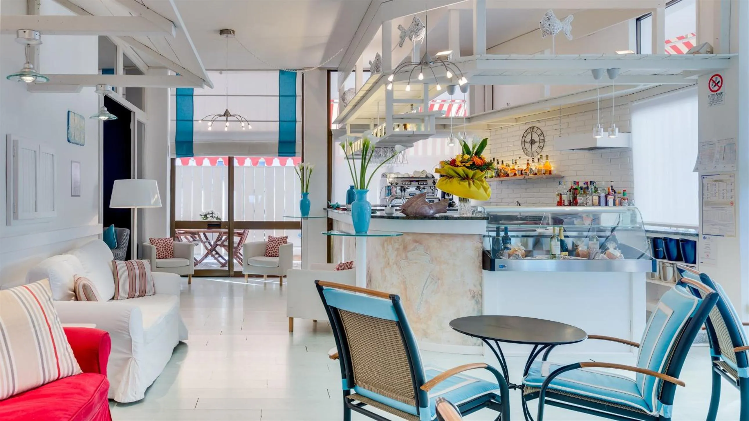 Lounge or bar in Hotel Manila