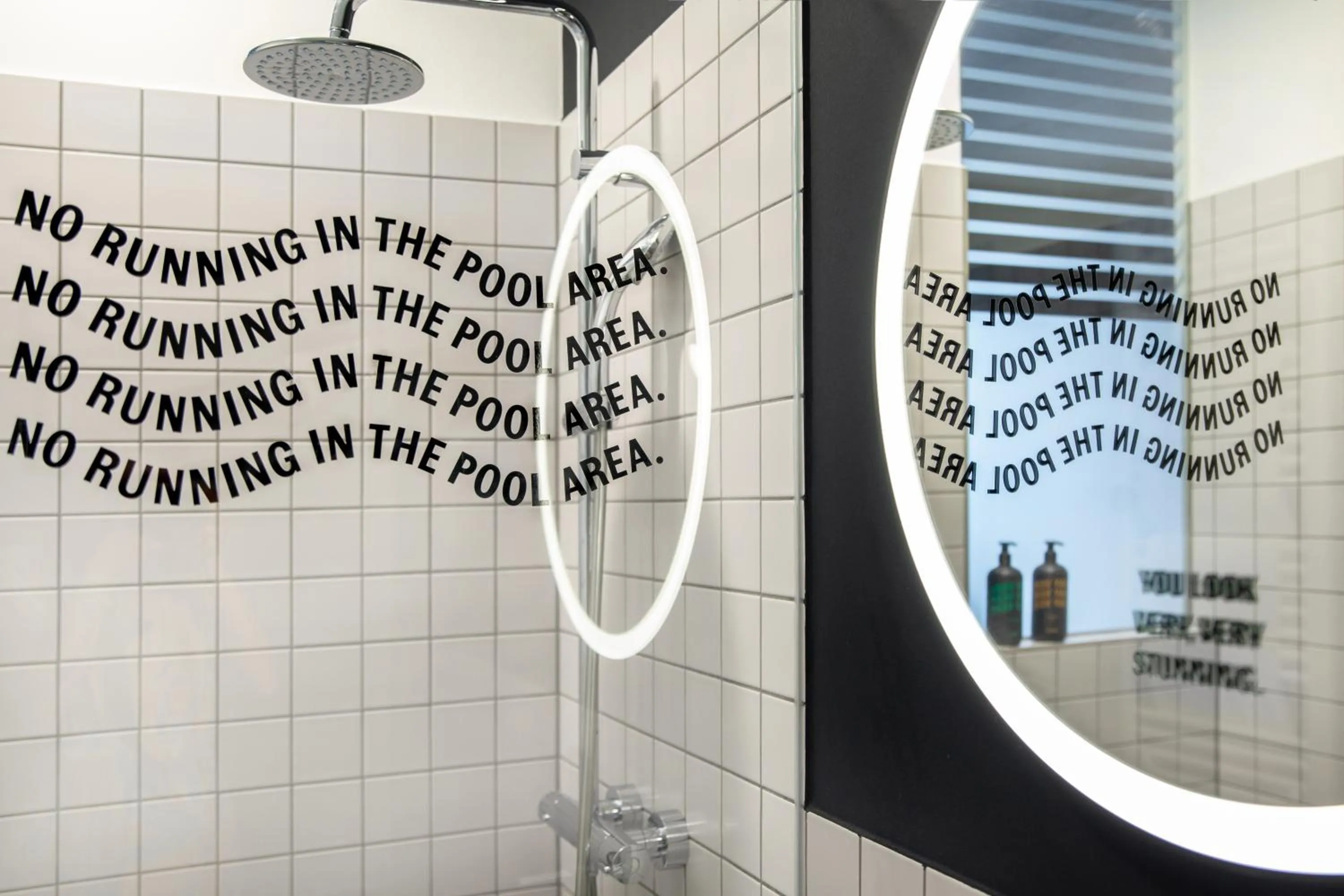 Shower in STAYERY Bielefeld Hauptbahnhof