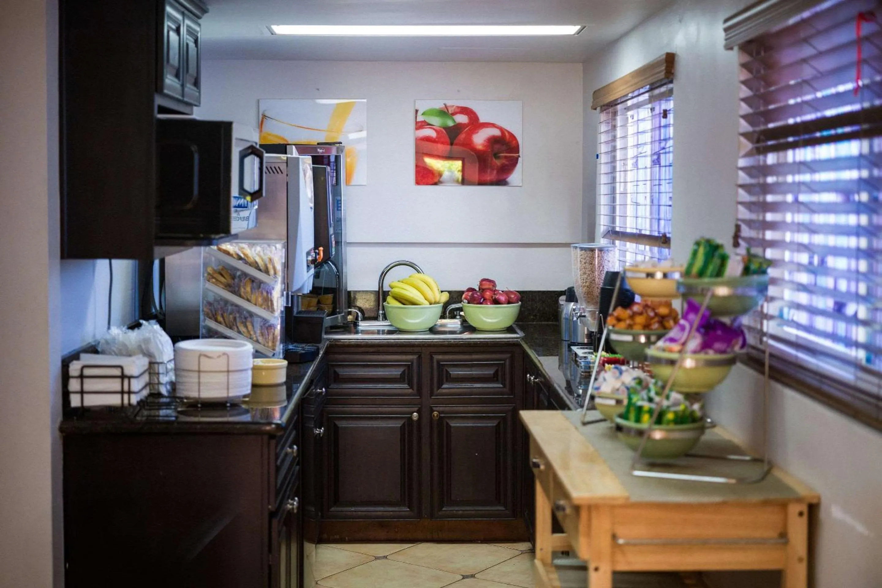 Breakfast in Quality Inn Burbank Airport