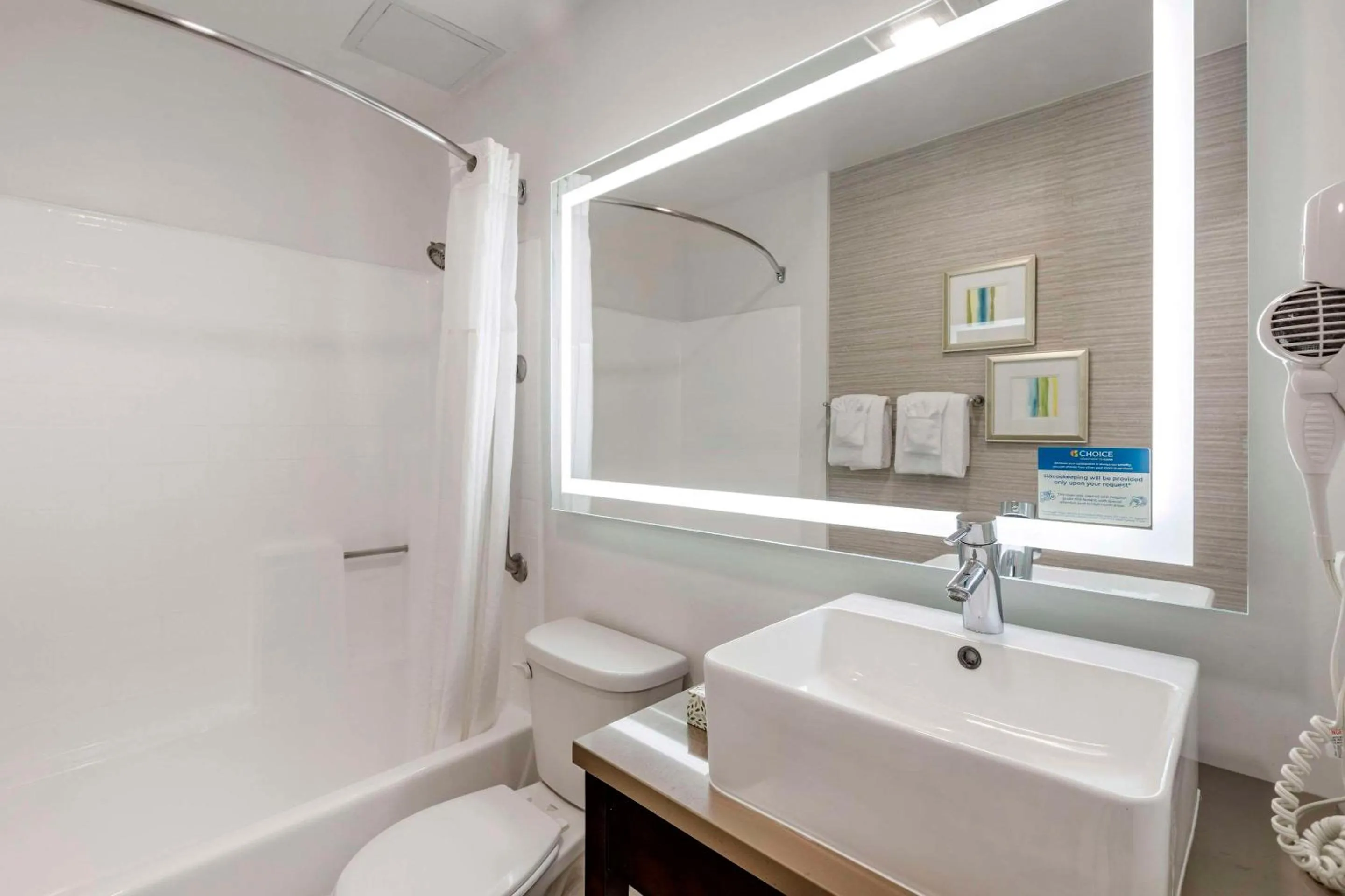 Bedroom in Quality Inn Burbank Airport