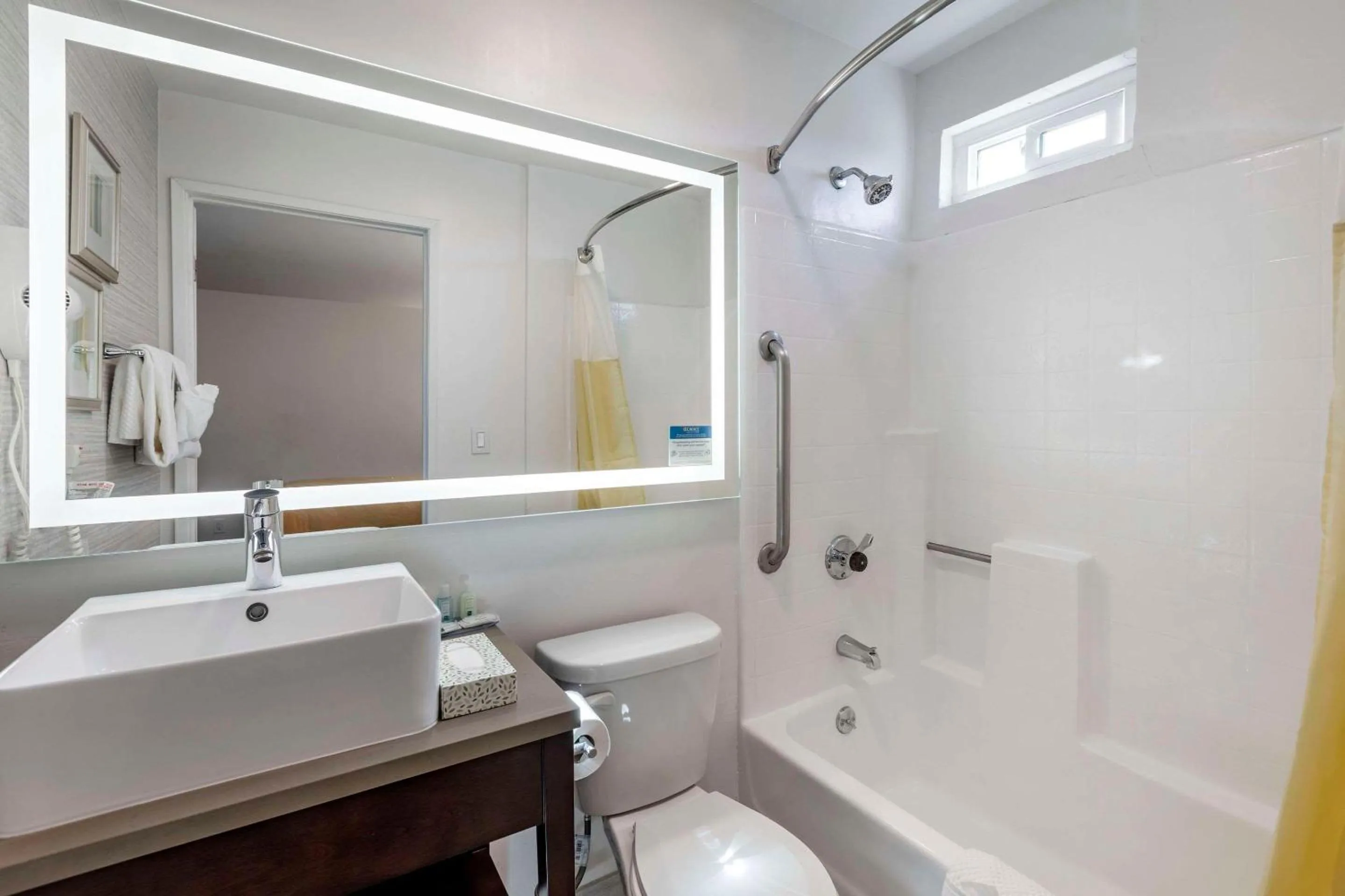 Bedroom in Quality Inn Burbank Airport