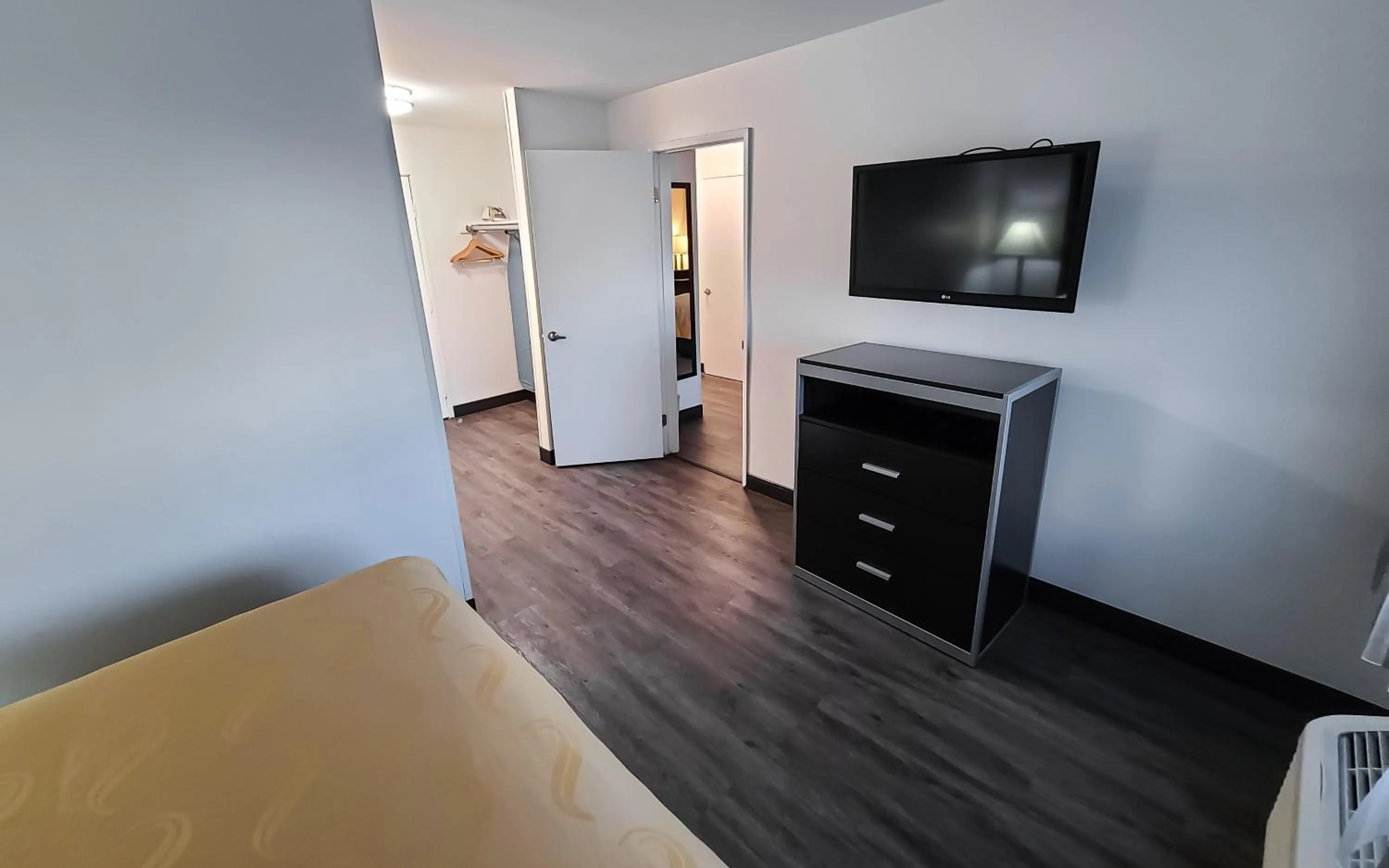 Bedroom, Bed in Quality Inn Burbank Airport