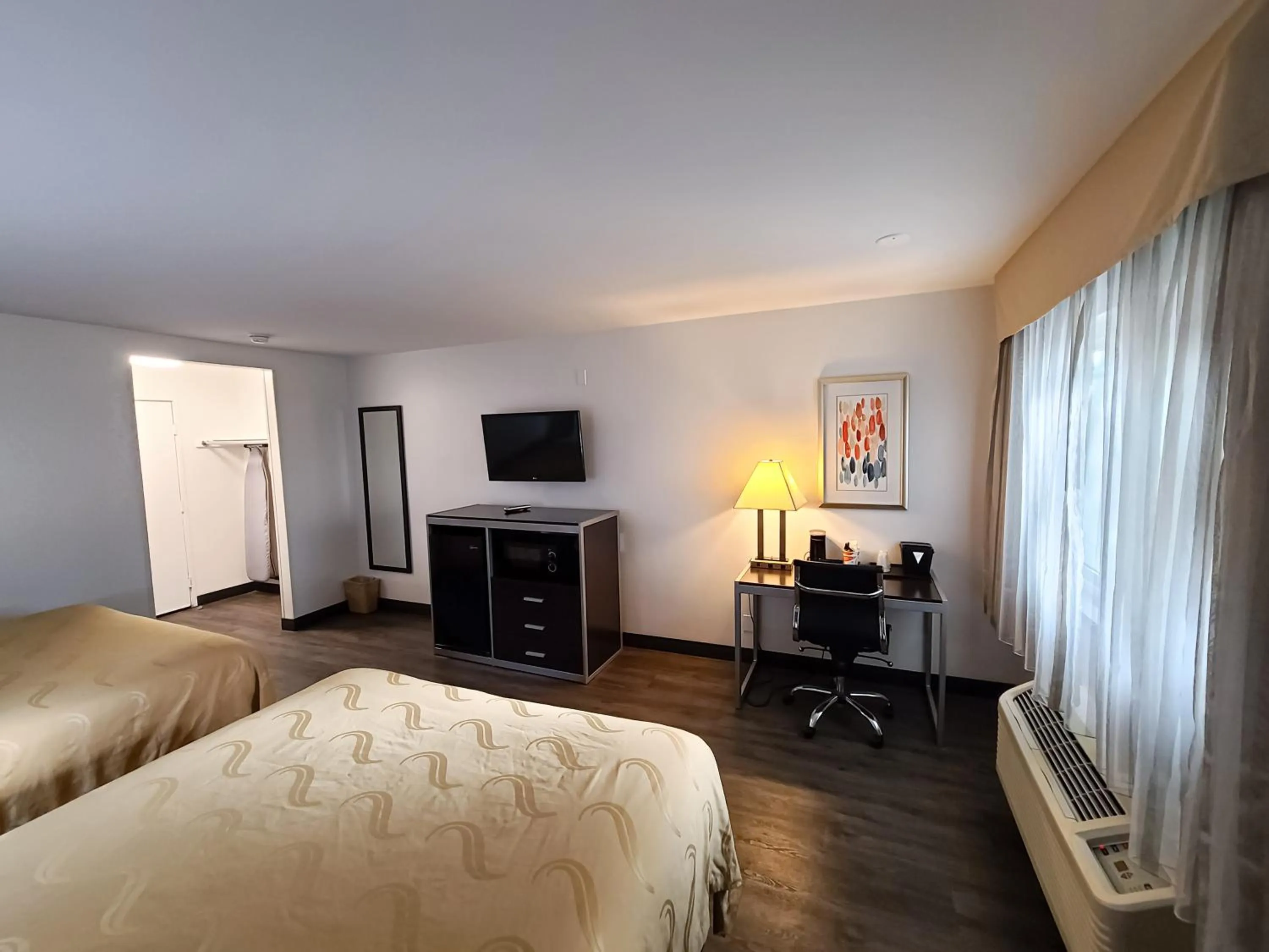 Bed in Quality Inn Burbank Airport