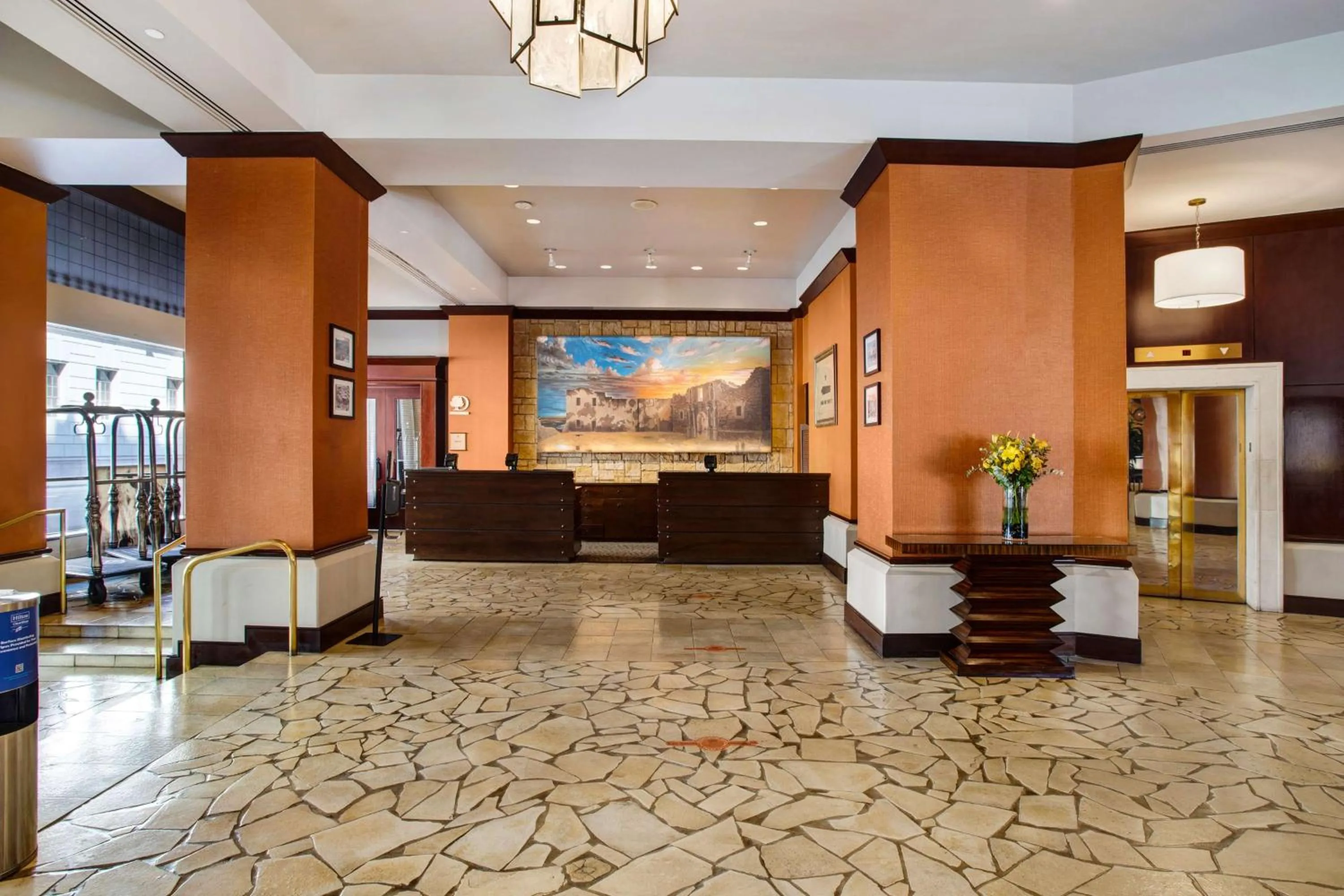 Lobby or reception in The Emily Morgan Hotel - A DoubleTree by Hilton