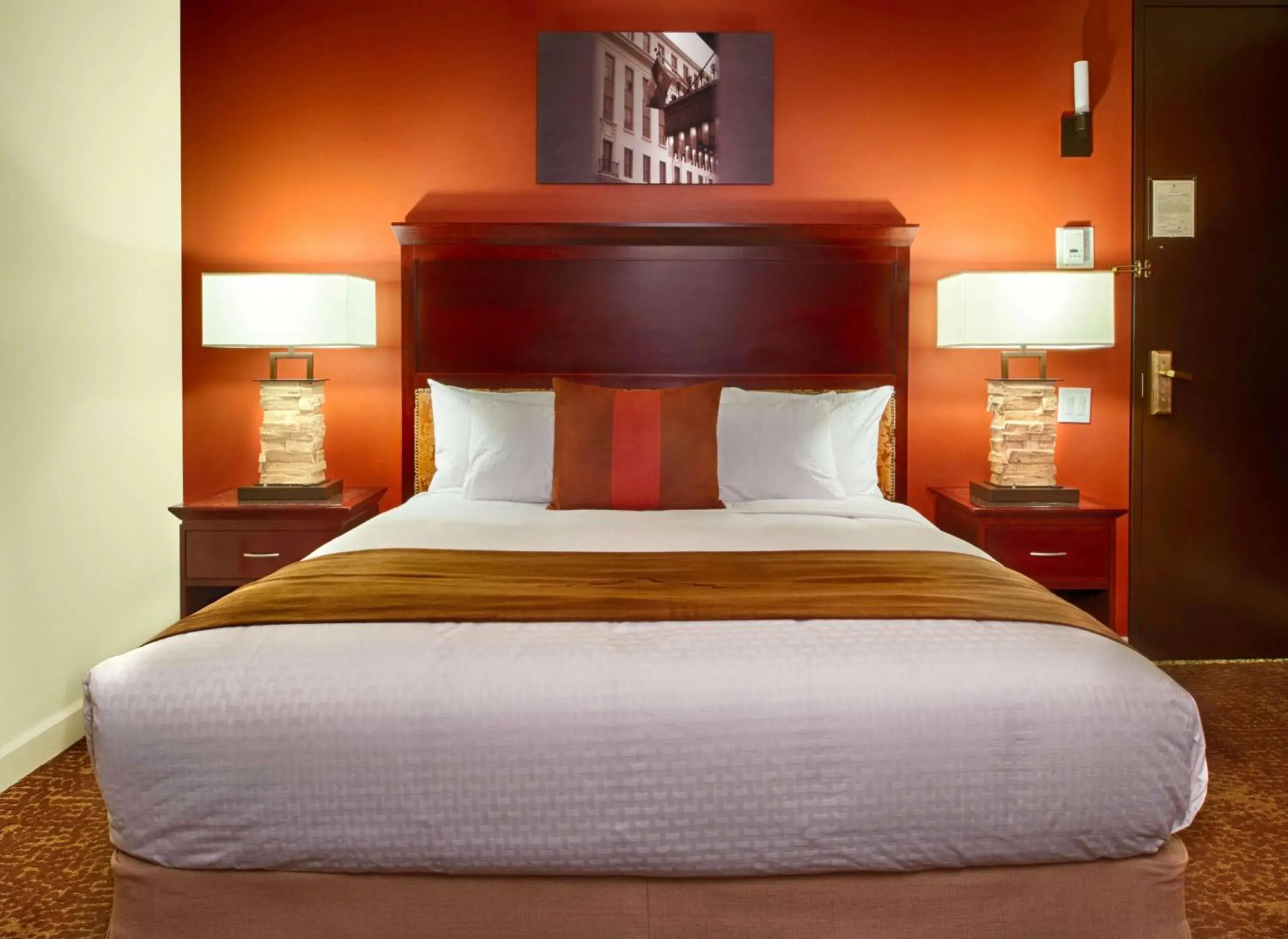 King Room with Accessible Tub - Mobility and Hearing Access in The Emily Morgan Hotel - A DoubleTree by Hilton King Room with Accessible Tub - Mobility and Hearing Access in The Emily Morgan Hotel - A DoubleTree by Hilton