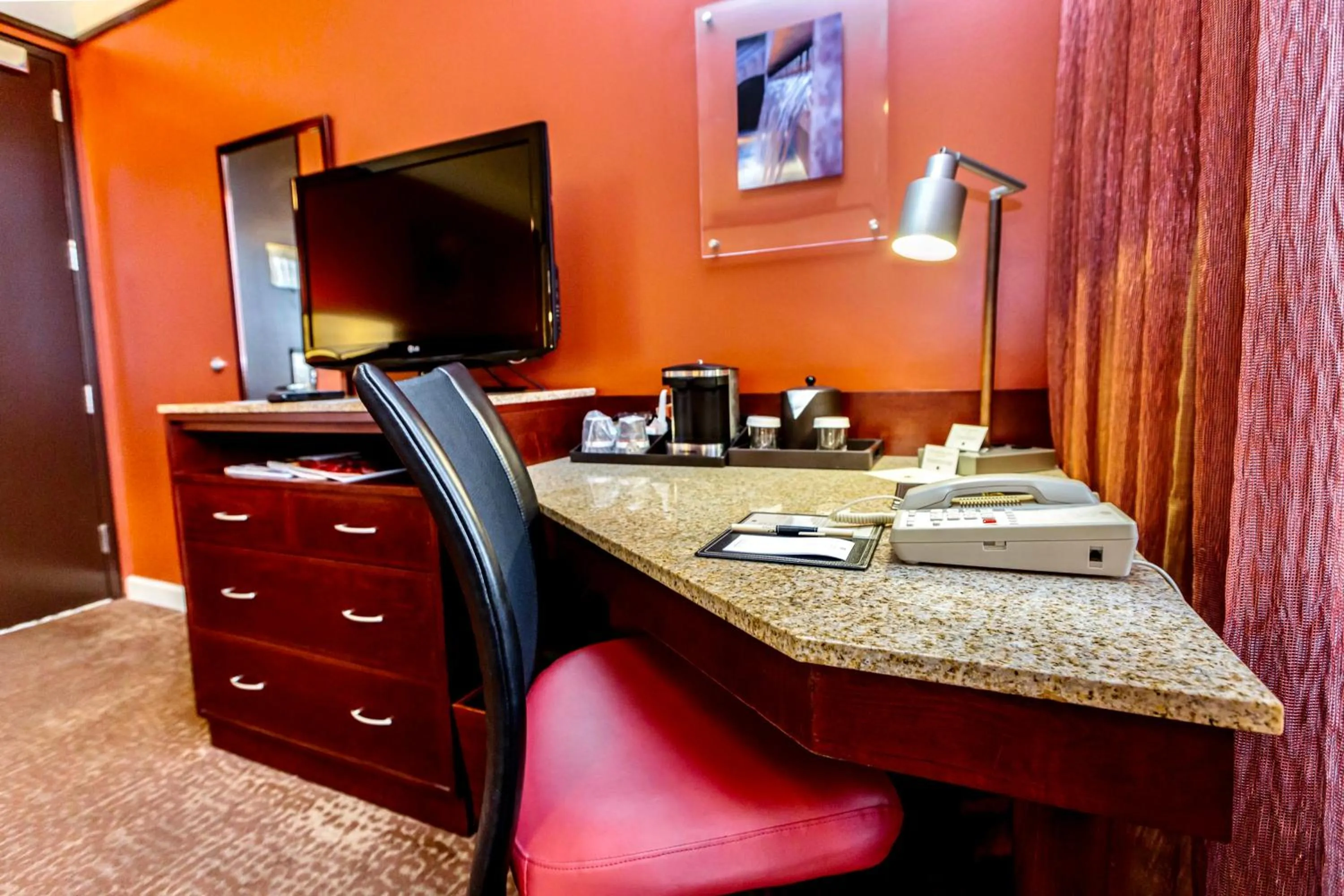 Coffee/tea facilities in The Emily Morgan Hotel - A DoubleTree by Hilton