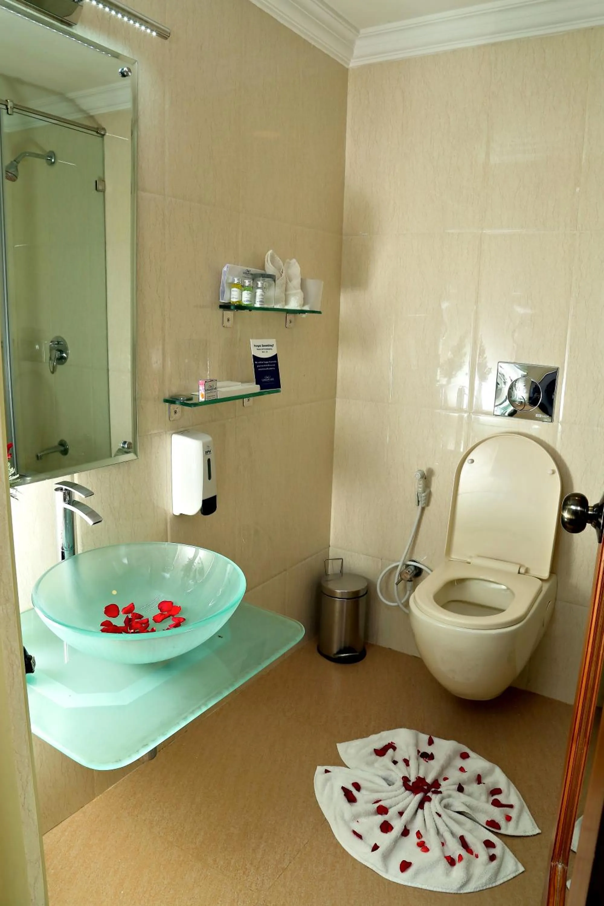 Toilet in Gokulam Park Hotel & Convention Centre