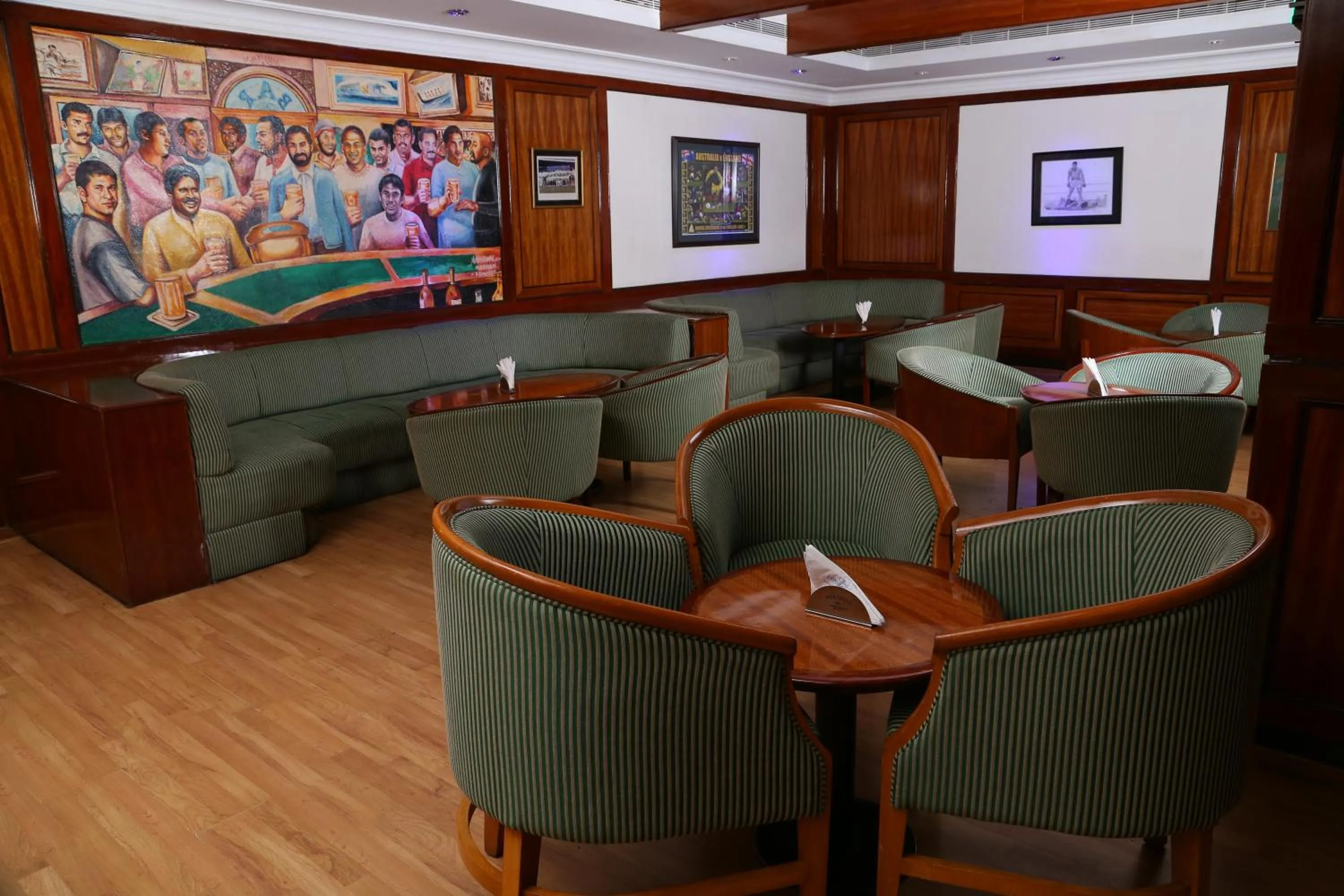 Lounge or bar in Gokulam Park Hotel & Convention Centre