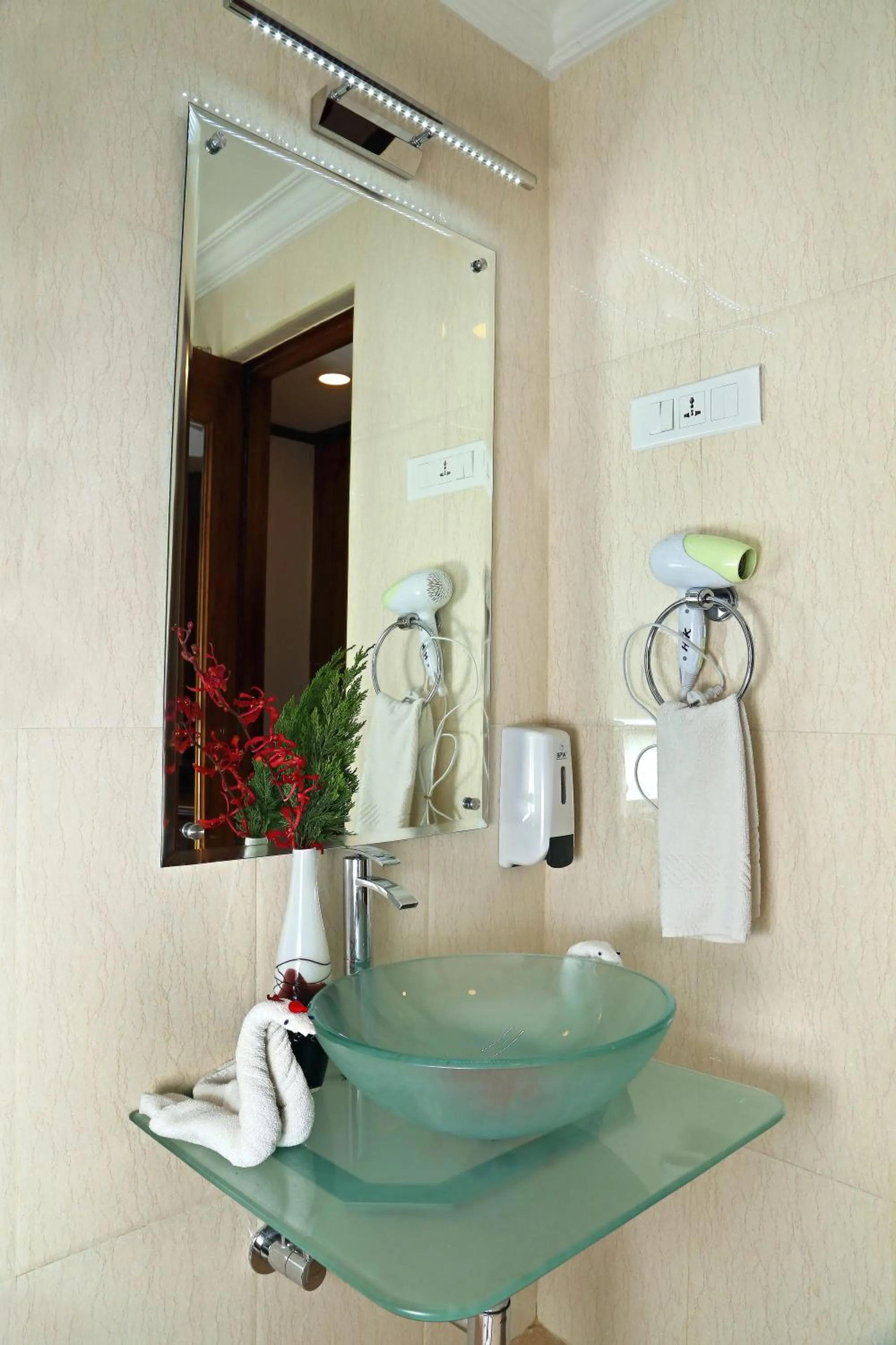 Bathroom in Gokulam Park Hotel & Convention Centre