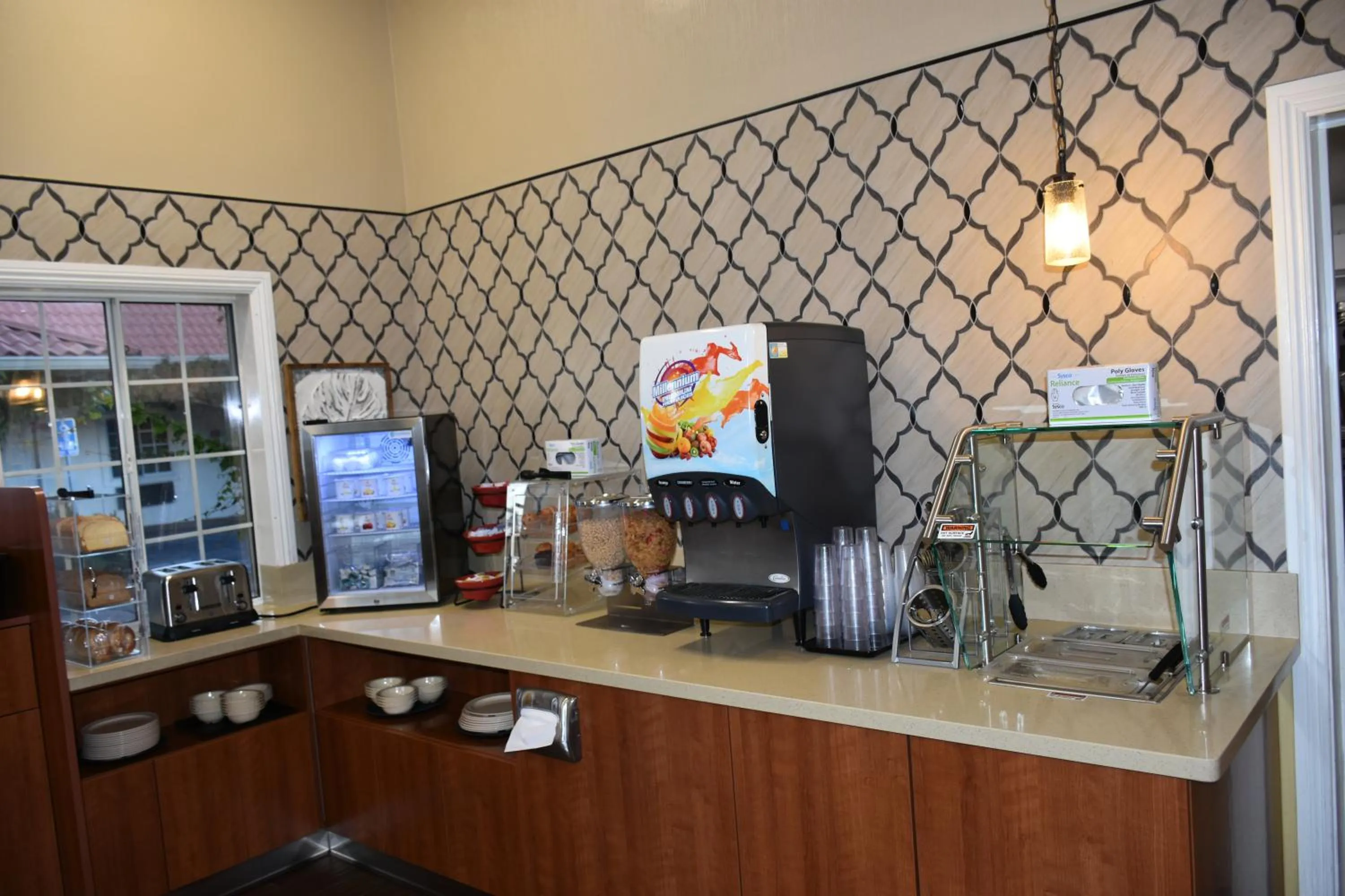 Breakfast in Dynasty Suites Redlands