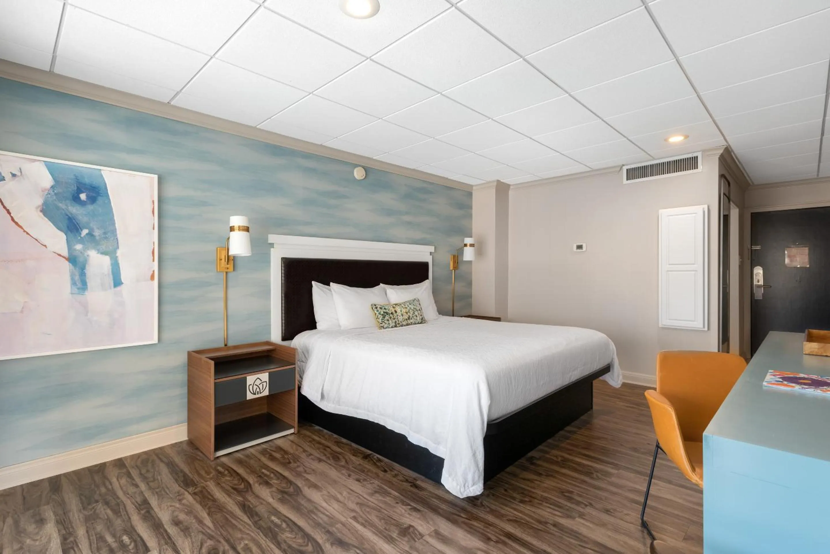 Bed in Riverwalk Plaza Hotel