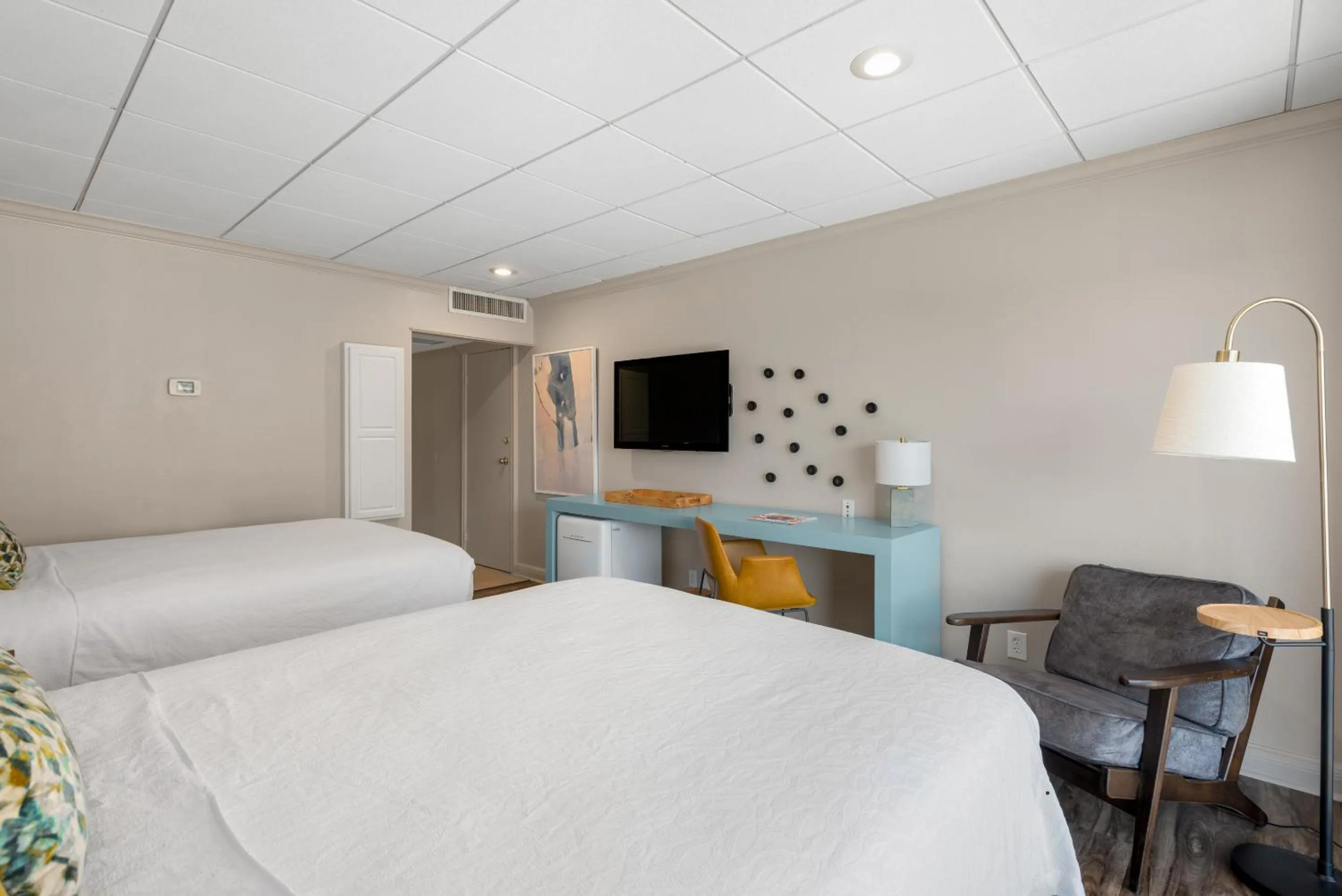 Bed in Riverwalk Plaza Hotel