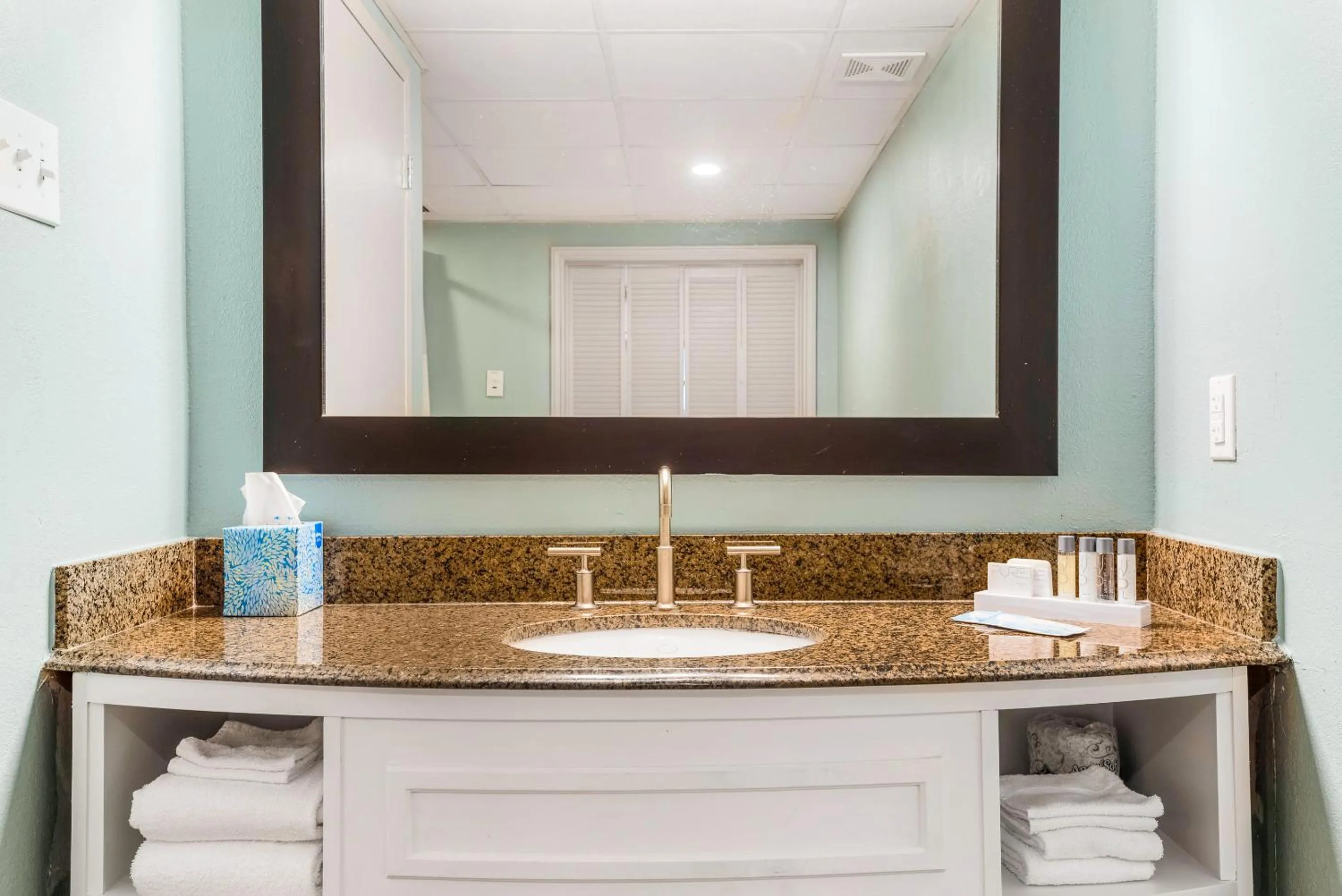 Riverwalk Plaza Hotel