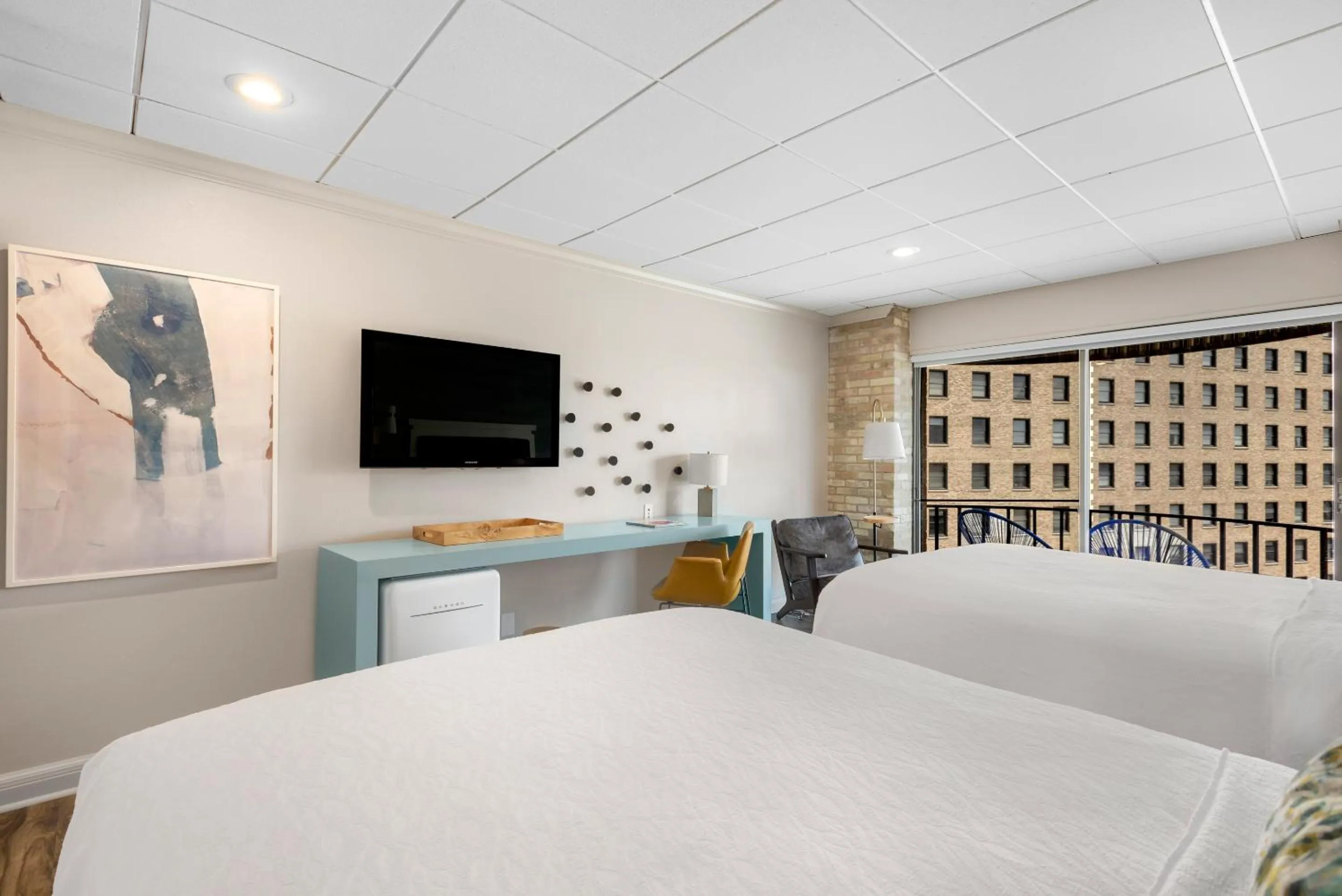 Bed in Riverwalk Plaza Hotel