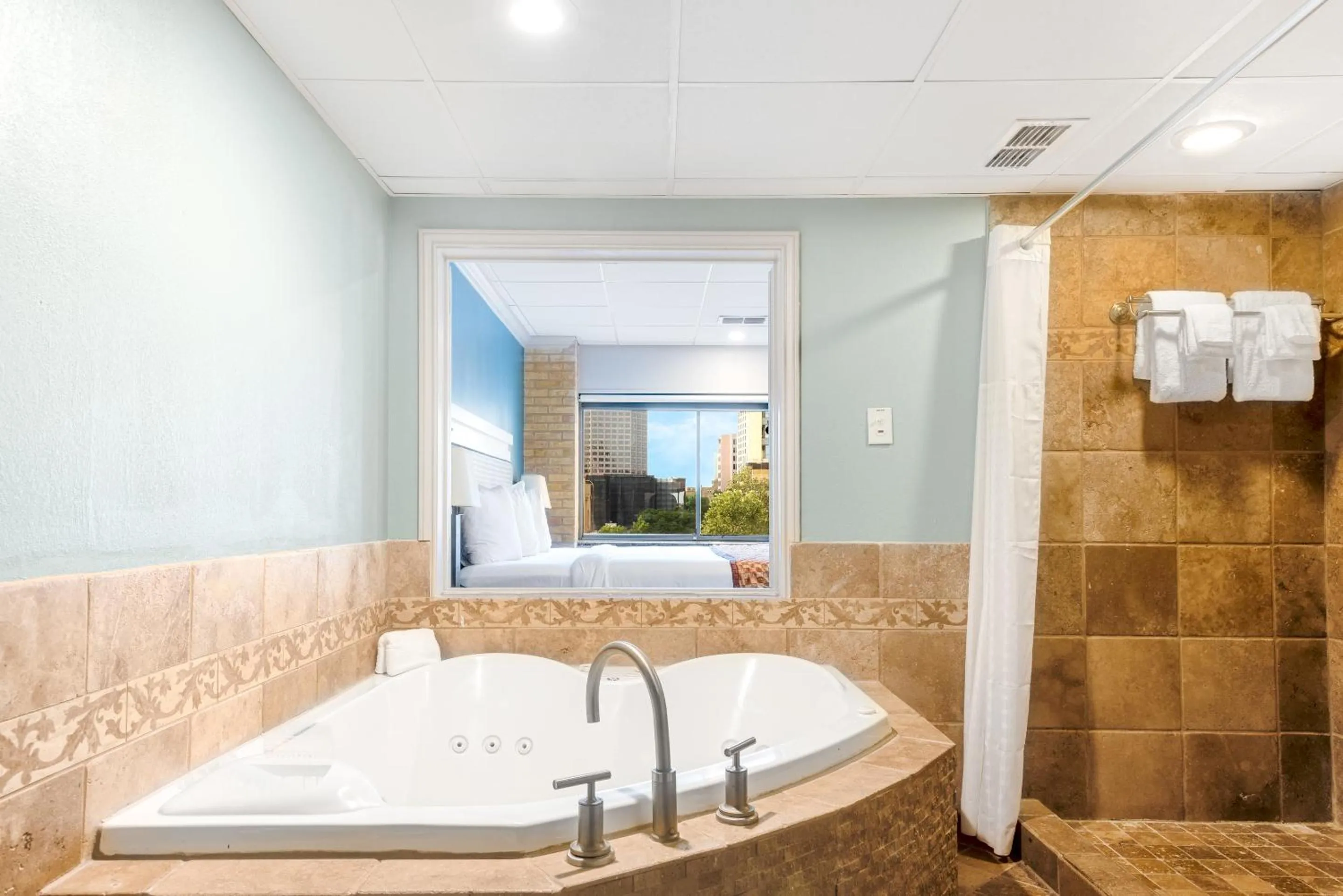 Riverwalk Plaza Hotel