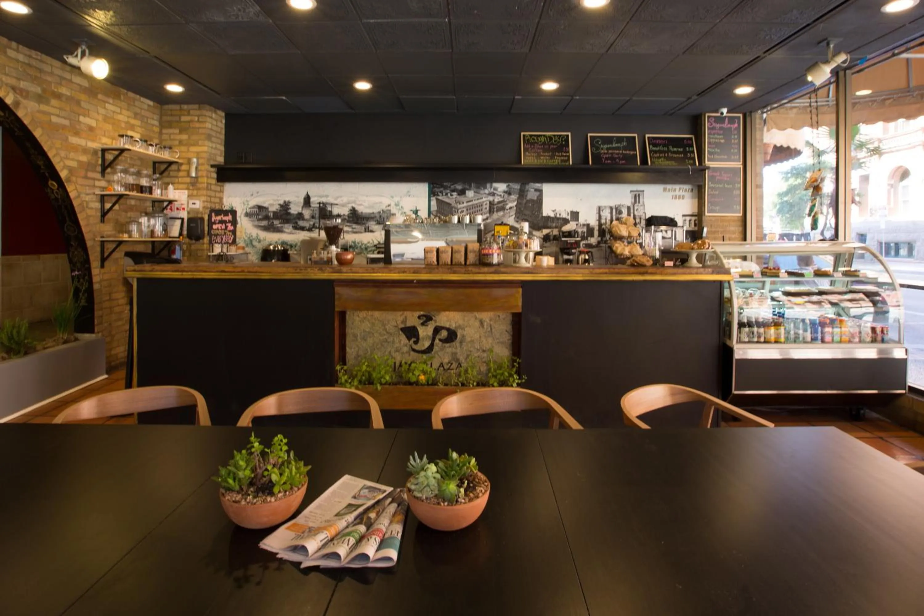 Restaurant/places to eat in Riverwalk Plaza Hotel