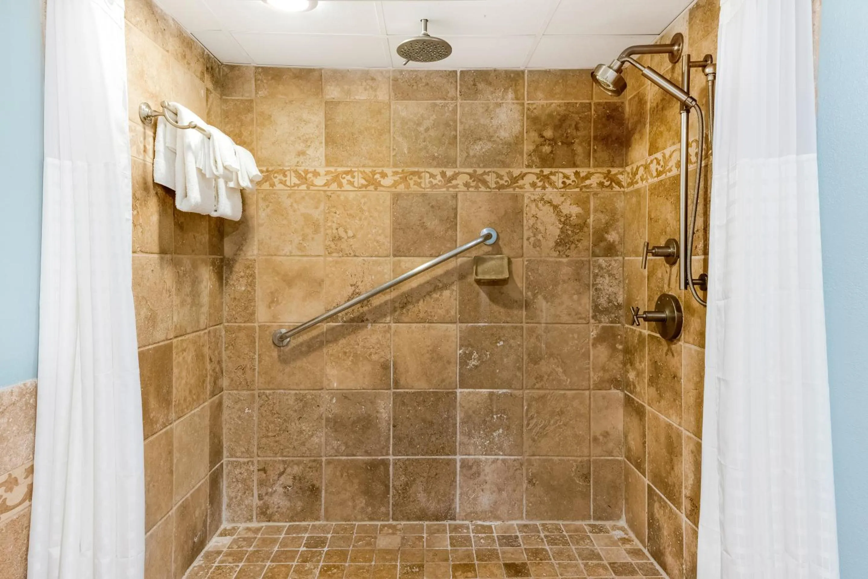 Riverwalk Plaza Hotel