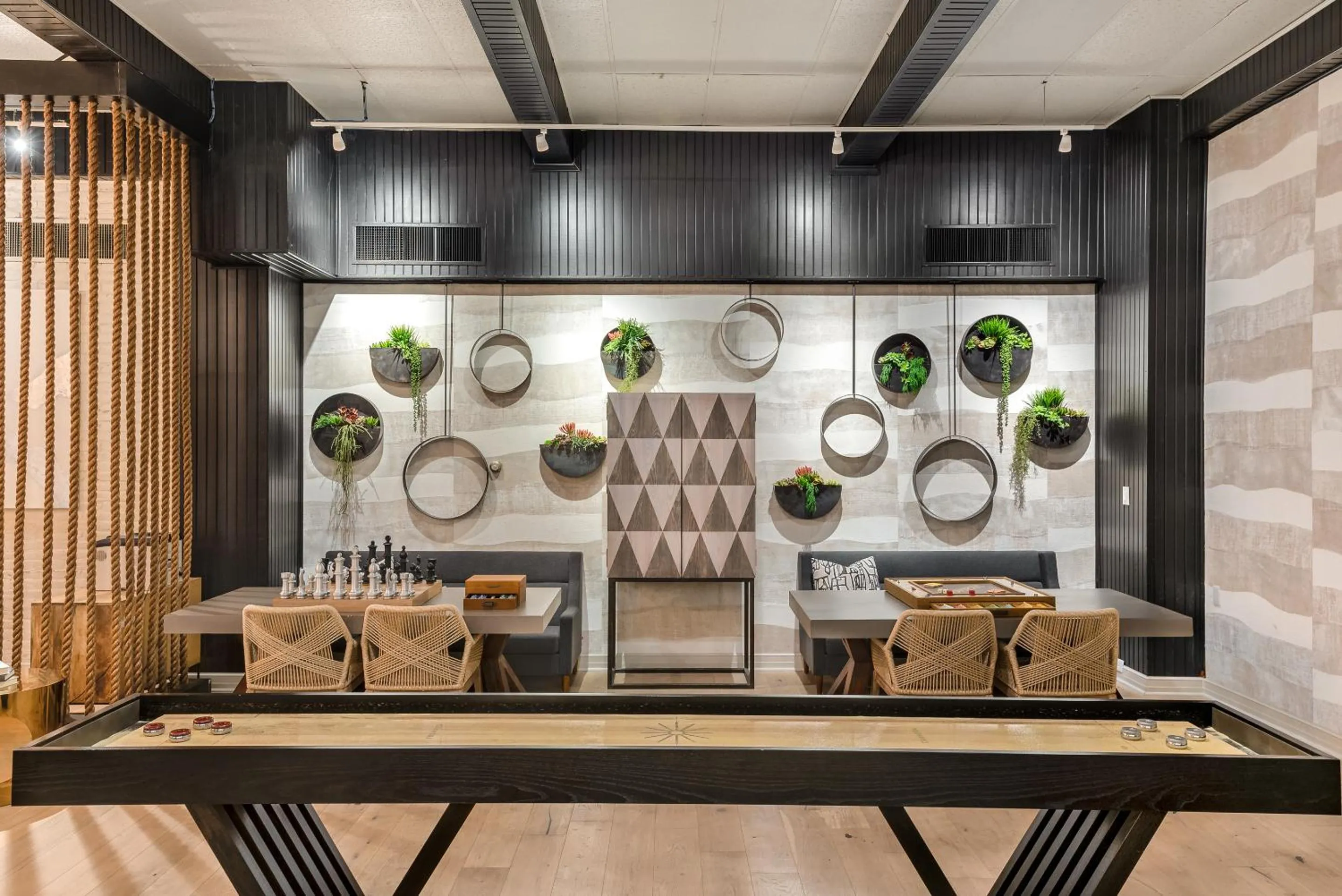 Communal lounge/ TV room in Riverwalk Plaza Hotel