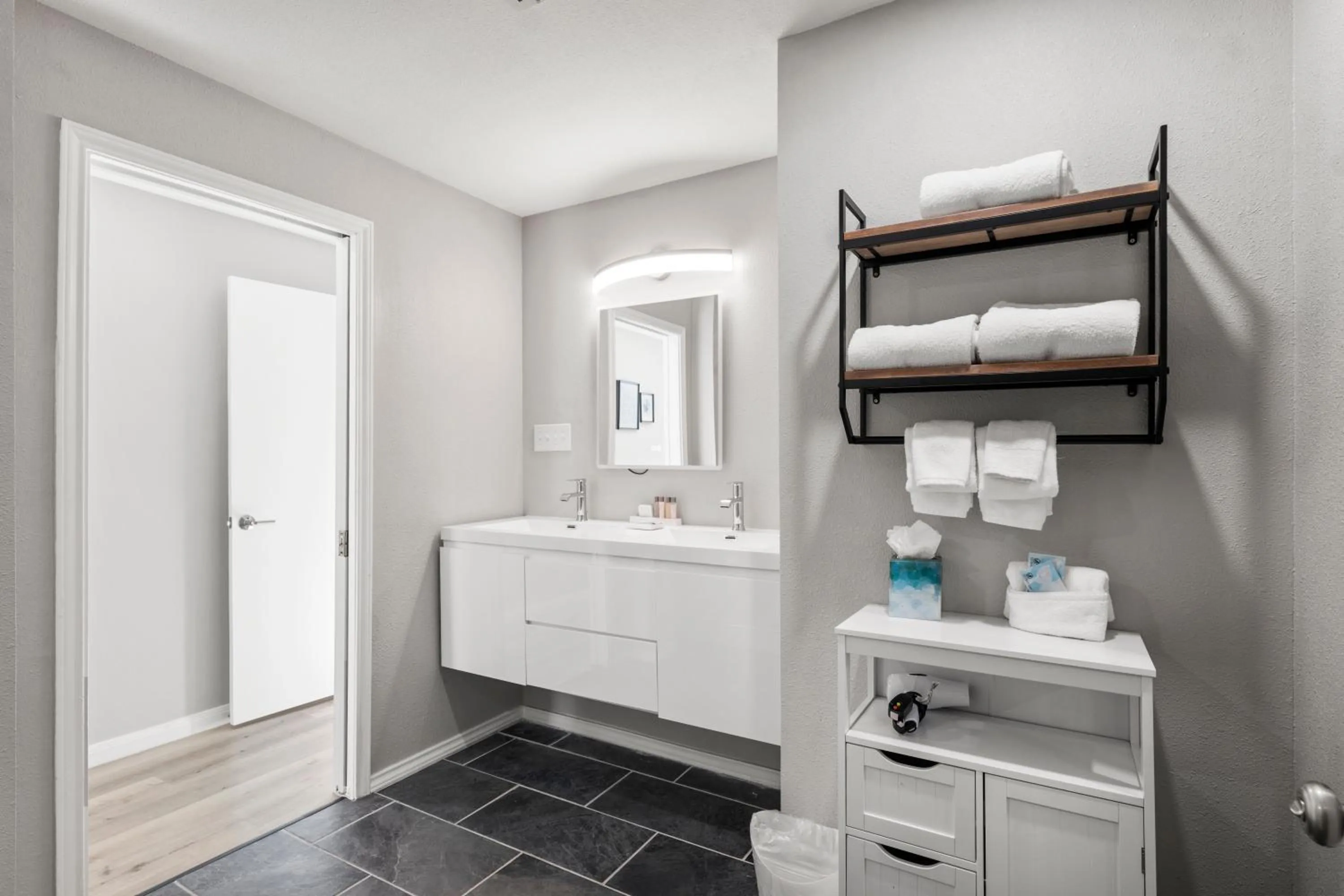 Riverwalk Plaza Hotel