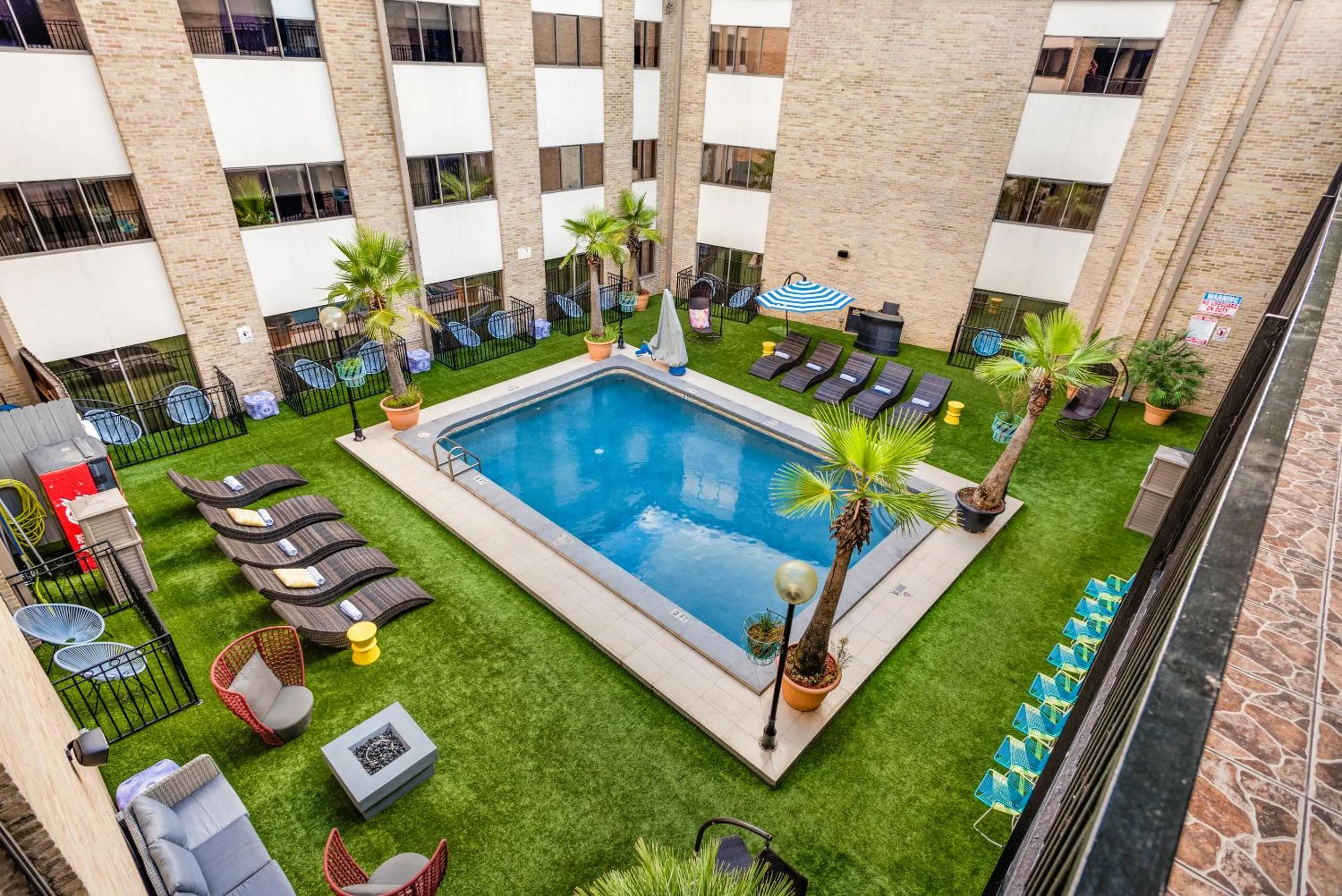 Pool view in Riverwalk Plaza Hotel