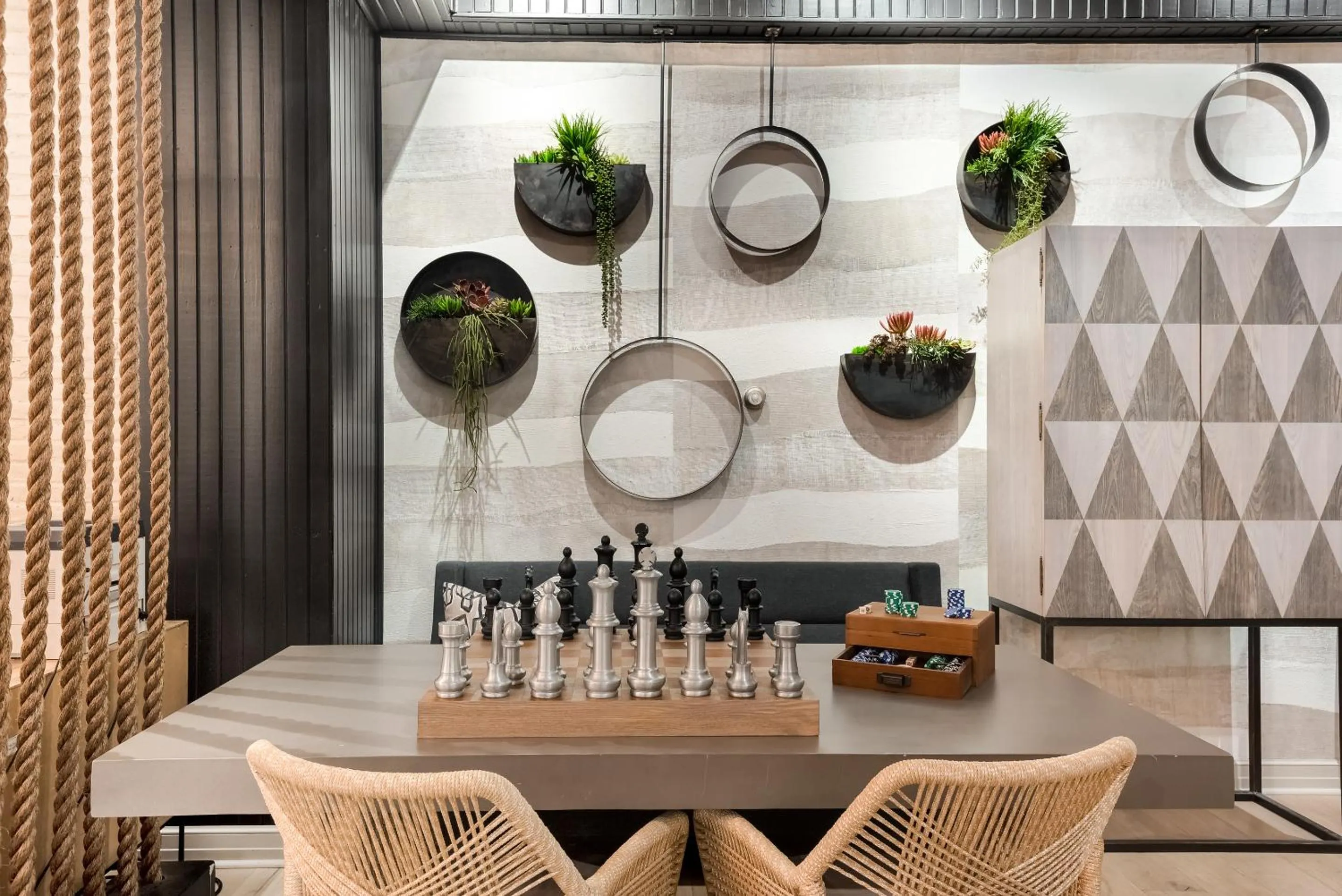 Communal lounge/ TV room in Riverwalk Plaza Hotel