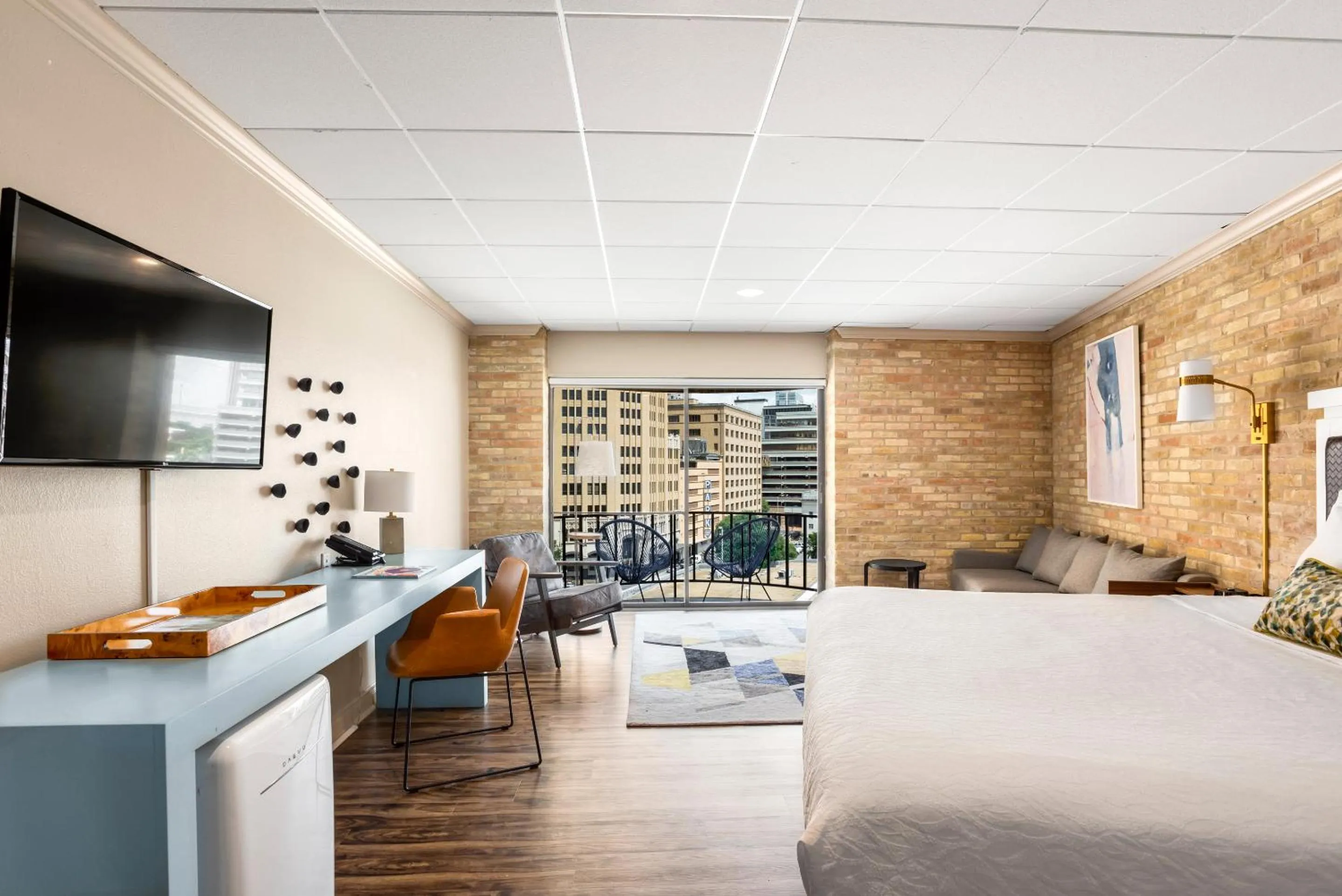 Bed in Riverwalk Plaza Hotel