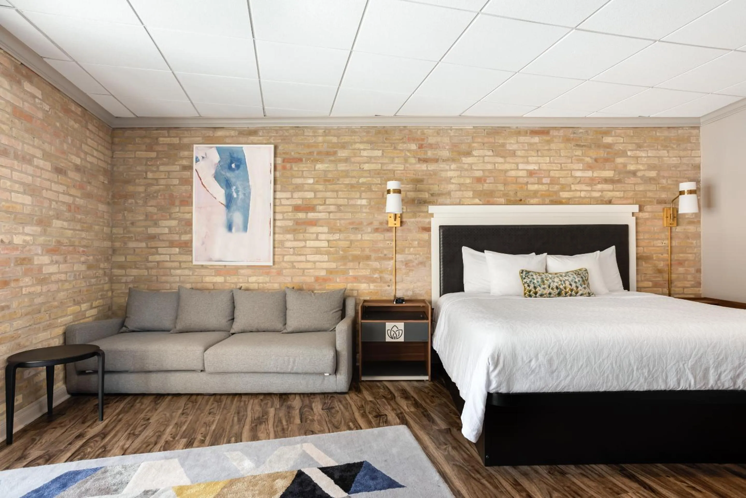 Bed in Riverwalk Plaza Hotel