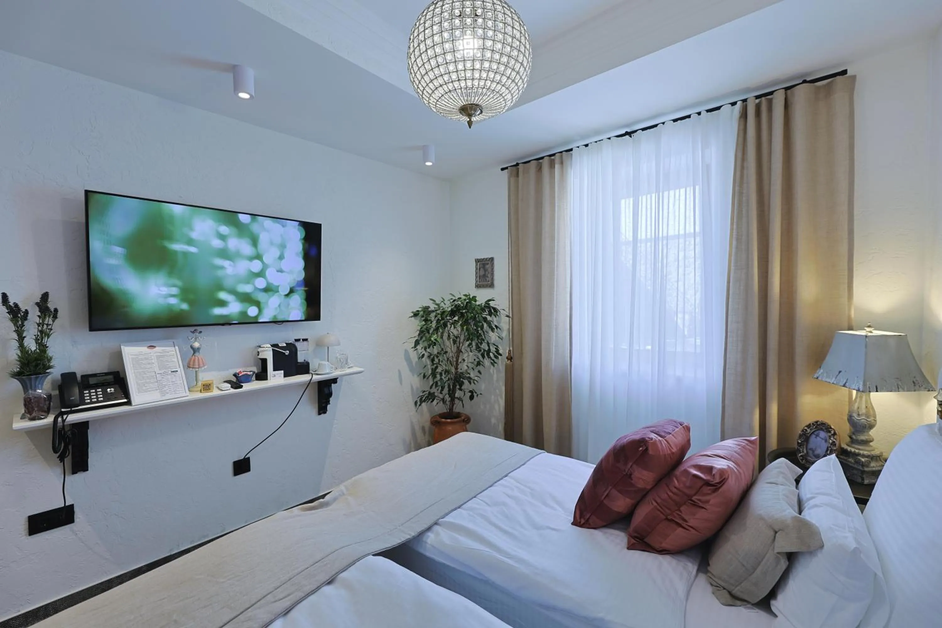 TV and multimedia, Bed in Integra Hotel