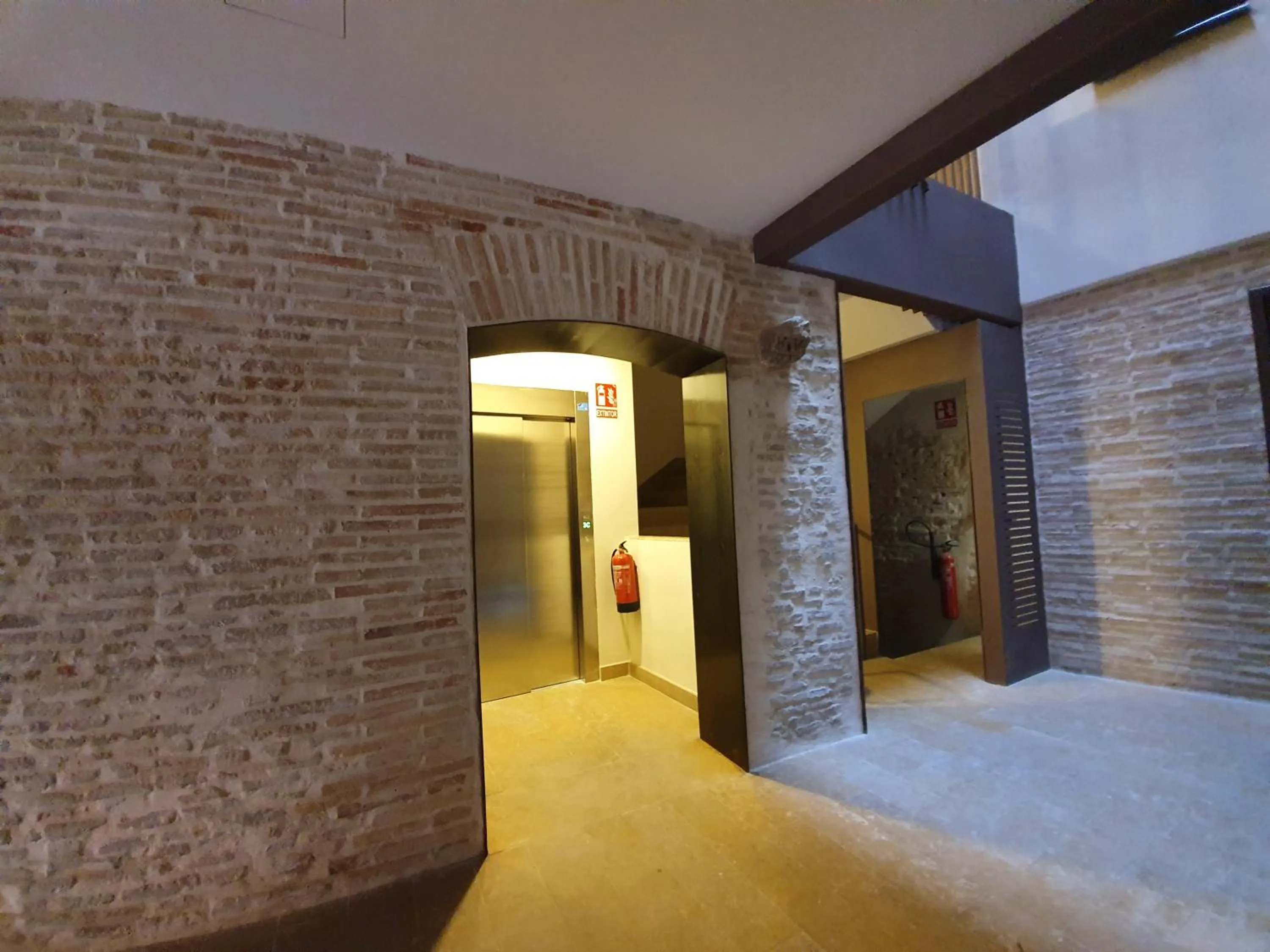 Facade/entrance in Silken Casa Platerias Siglo XV