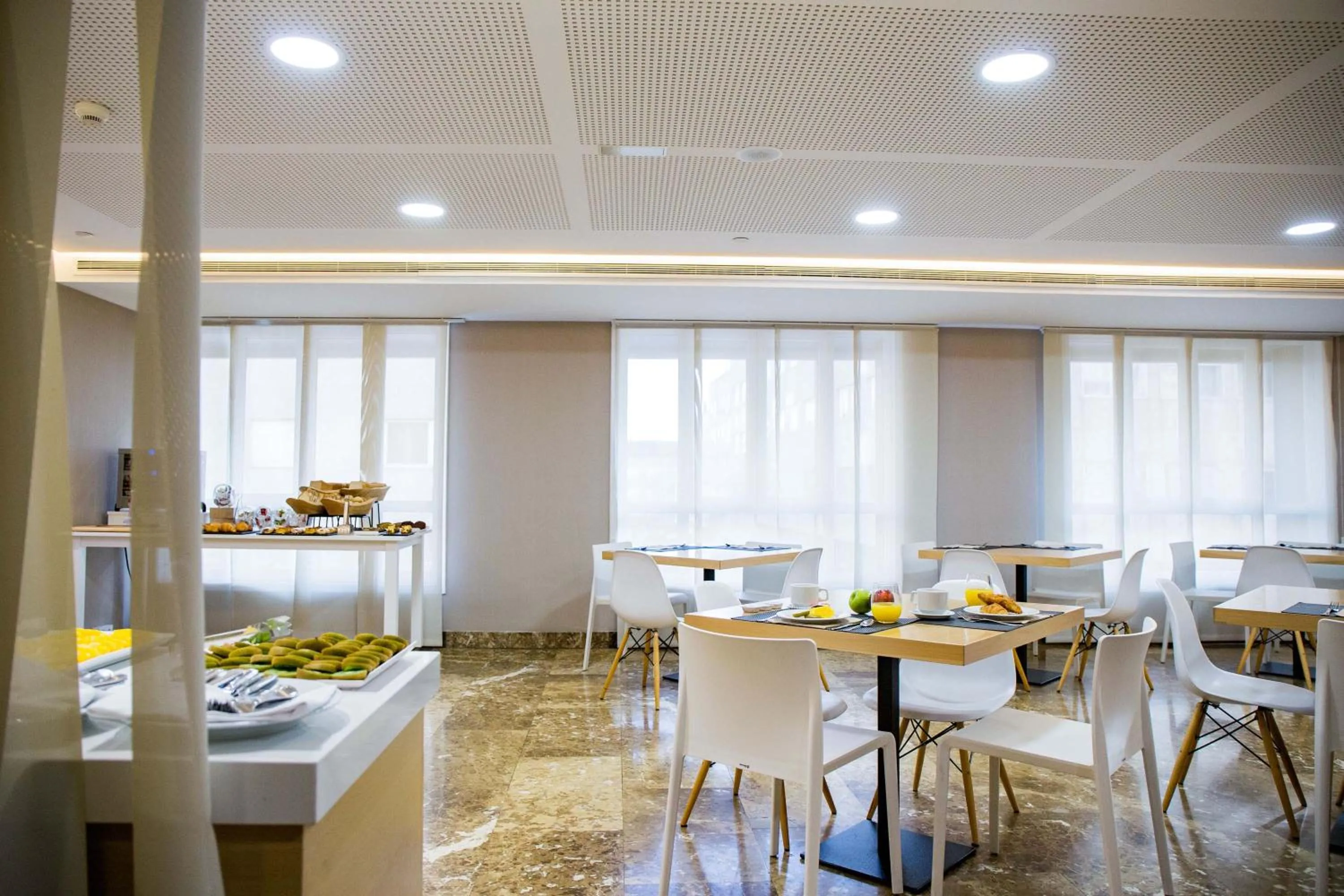 Buffet breakfast in Hotel Gelmírez