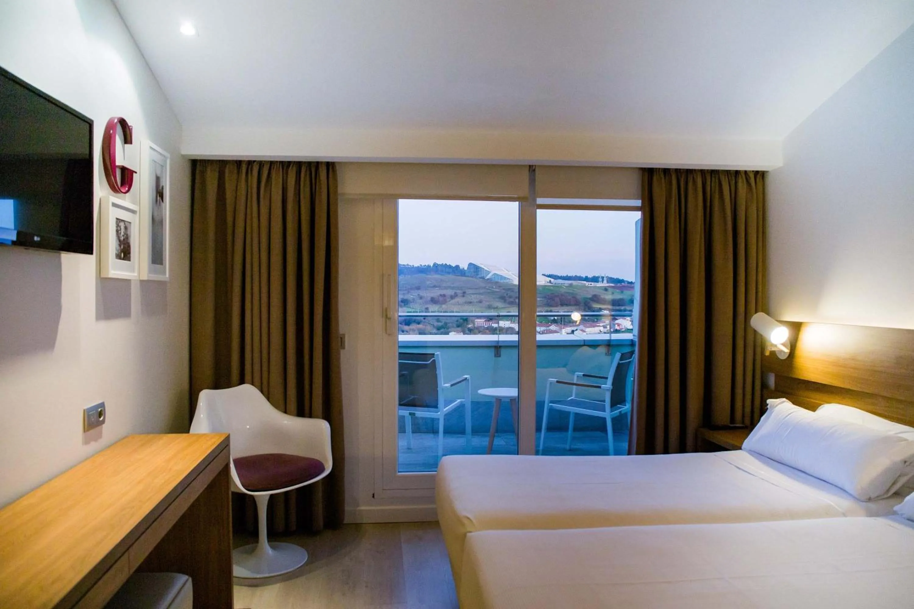 Mountain view, Bed in Hotel Gelmírez