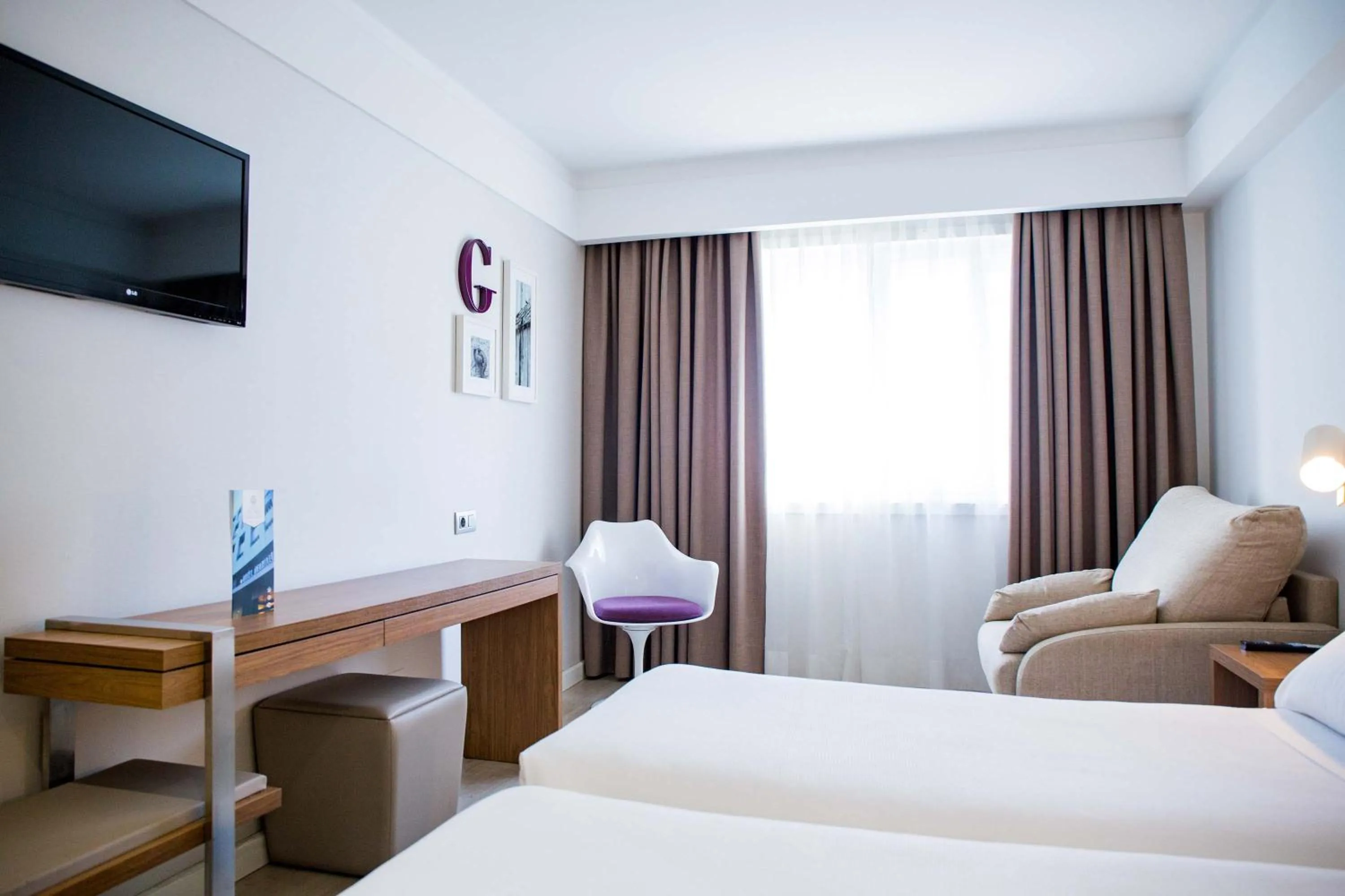 Bedroom, Bed in Hotel Gelmírez