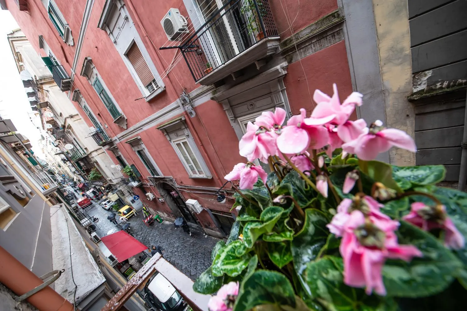 Neighbourhood in B&B Napoli Time