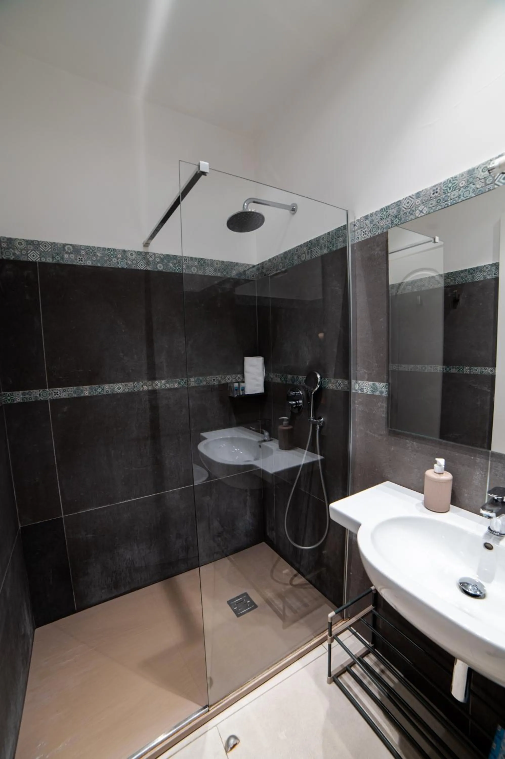 Shower in B&B Napoli Time