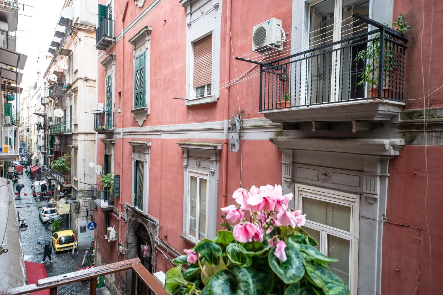 Neighbourhood in B&B Napoli Time